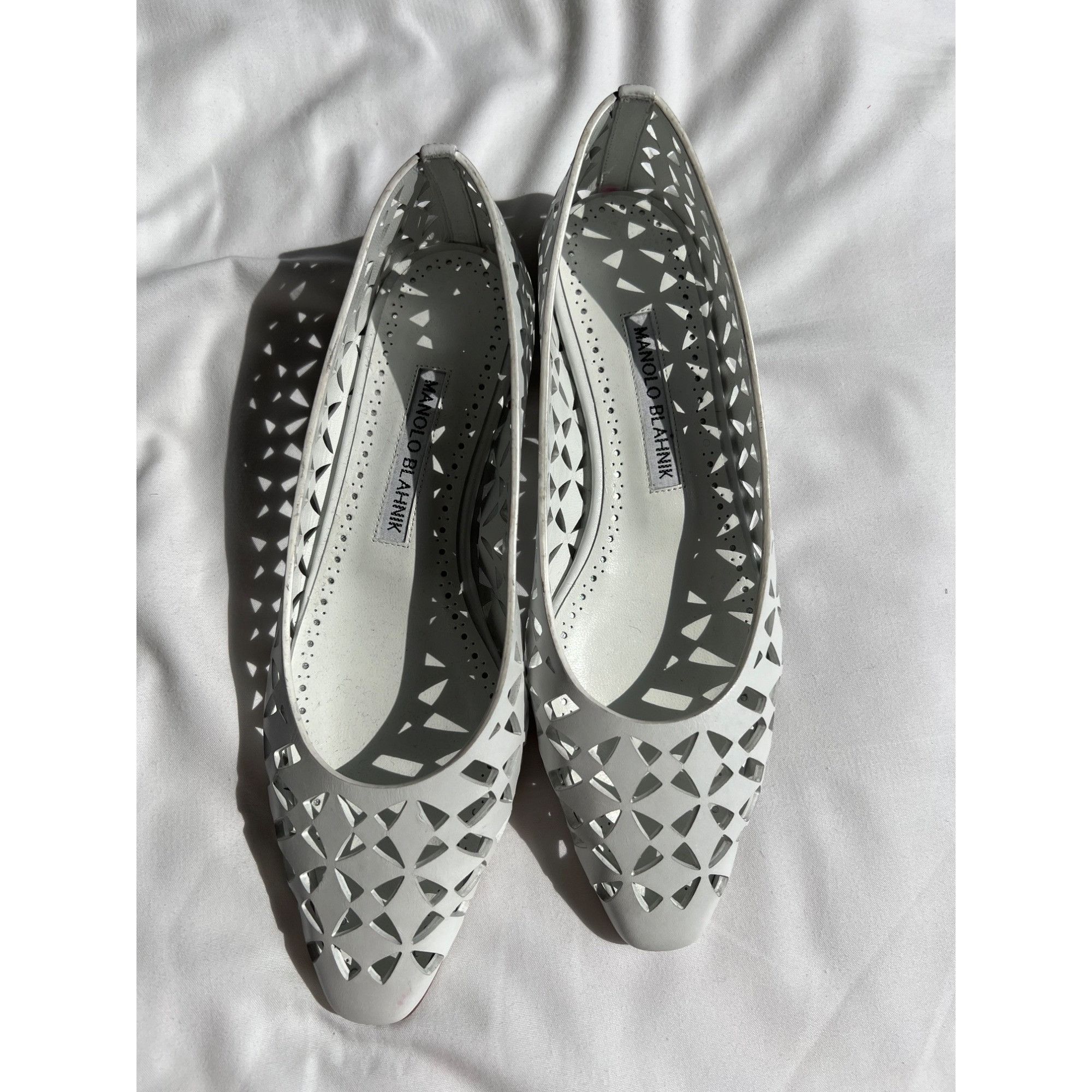 Manolo Blahnik Manolo Blahnik Gelista Perforated Flat in White Geometric Fl Size US 5.5 / IT 35.5 - 4 Thumbnail
