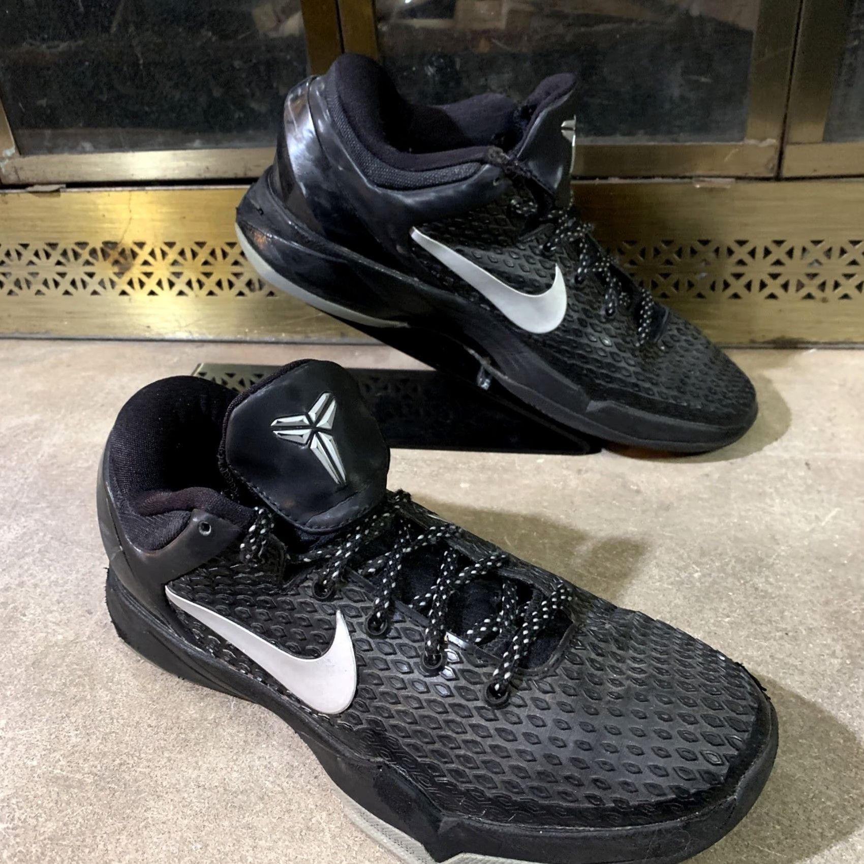 Nike NIKE Zoom Kobe VII System TB Black/Metallic Silver-White Size 7.0 Mens Sneaker Size US 7 / EU 40 - 4 Thumbnail