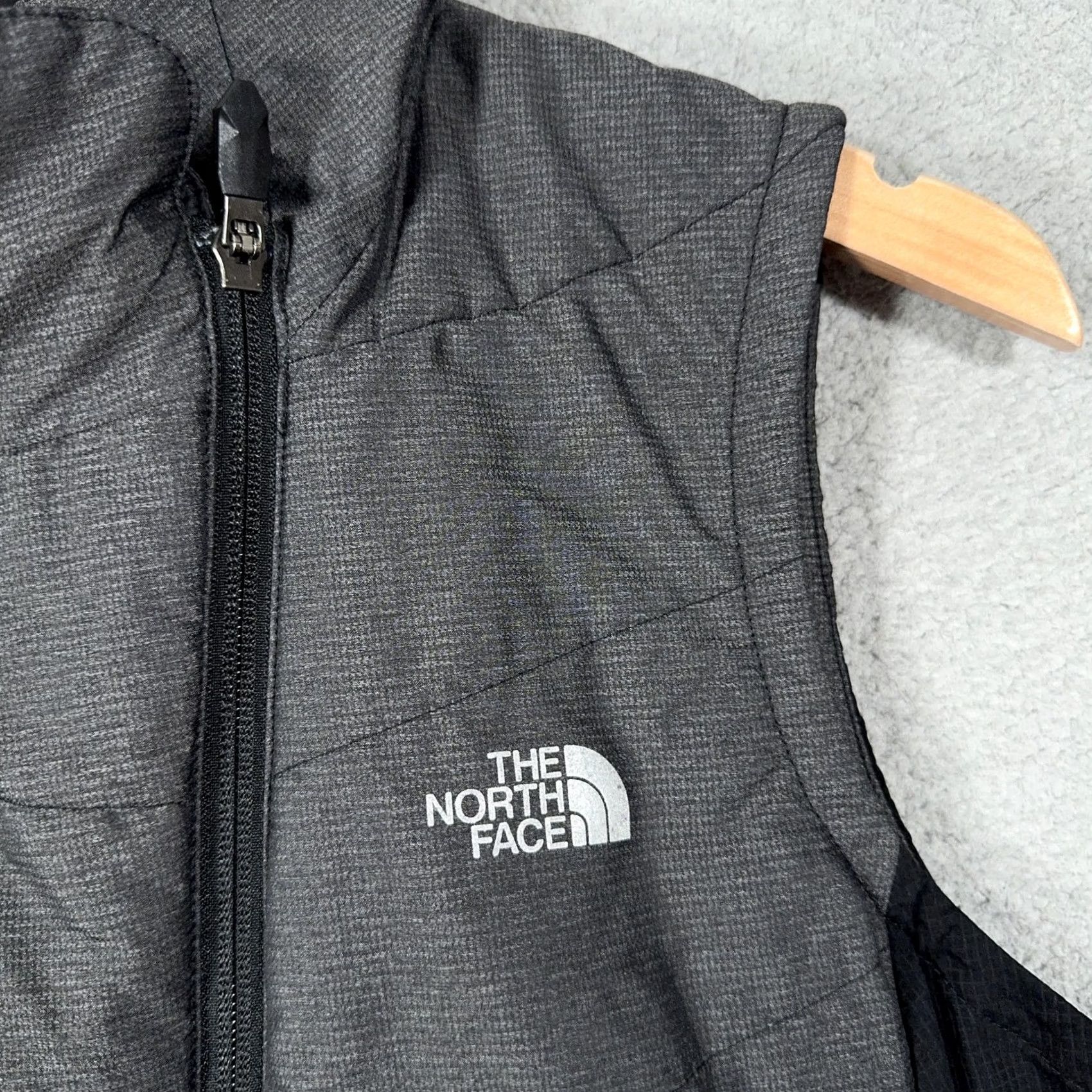 The North Face VINTAGE? No. The North Face Ventrix Womens Large Gray Black Insulated Full Zip Vest Jacket Size L / US 10 / IT 46 - 7 Thumbnail
