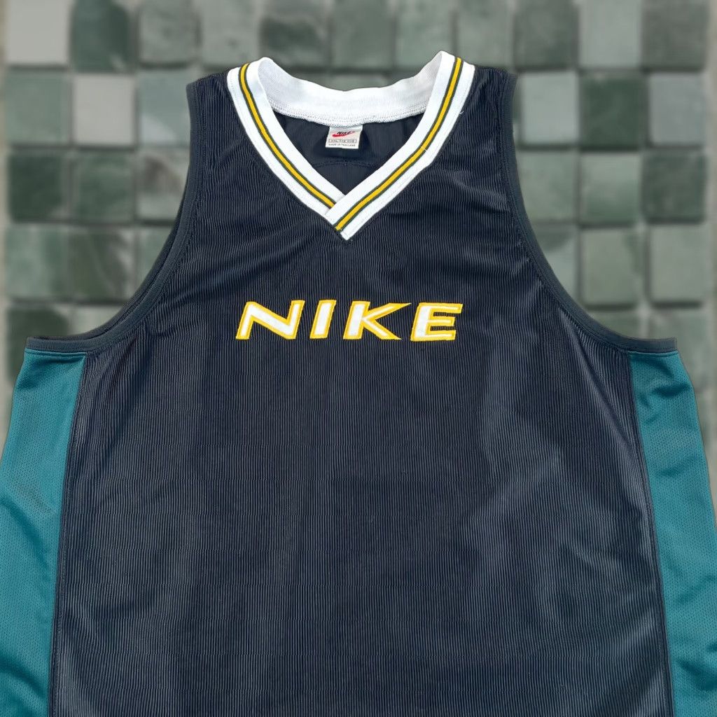Nike VINTAGE Nike Basketball Jersey Men 2XL Black Green Center Logo White Tag Y2K 90s Size US XXL / EU 58 / 5 - 1 Thumbnail