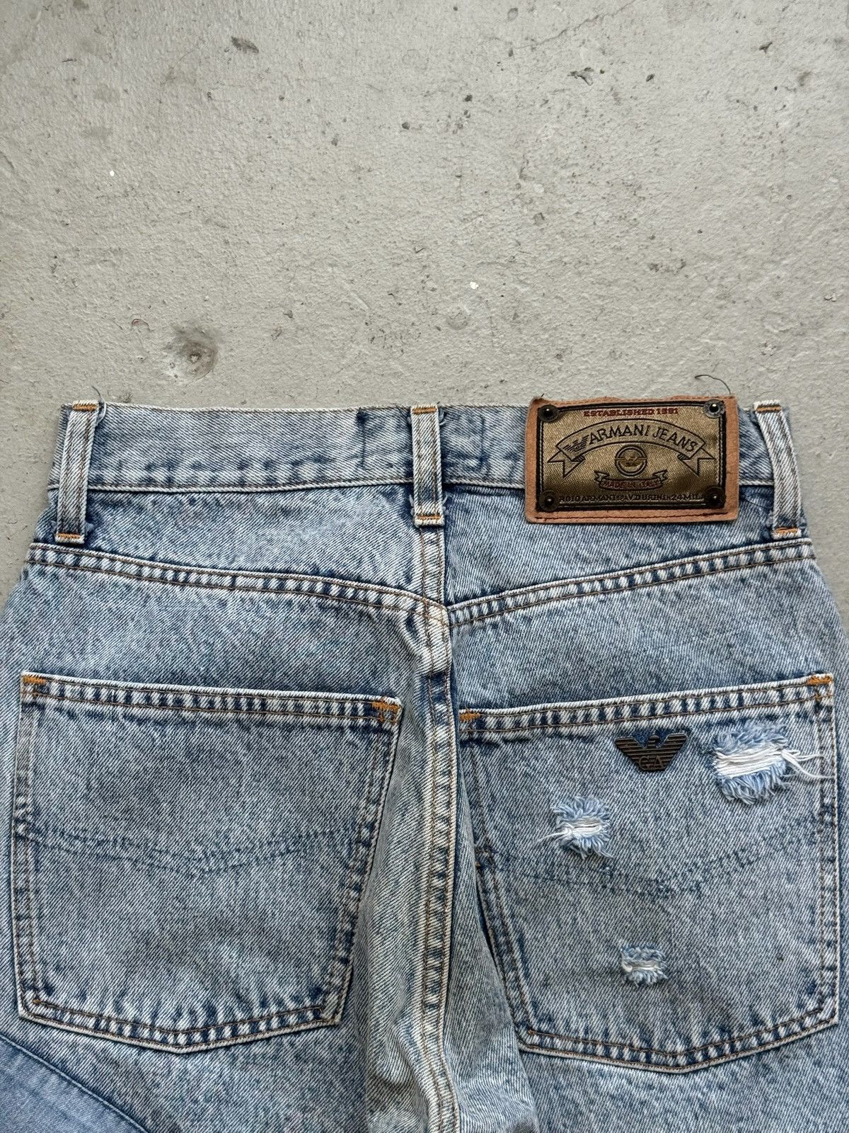 Giorgio Armani Armani Jeans 1990s Oriental Tiger Applique Washed Denim Size US 30 / EU 46 - 5 Thumbnail