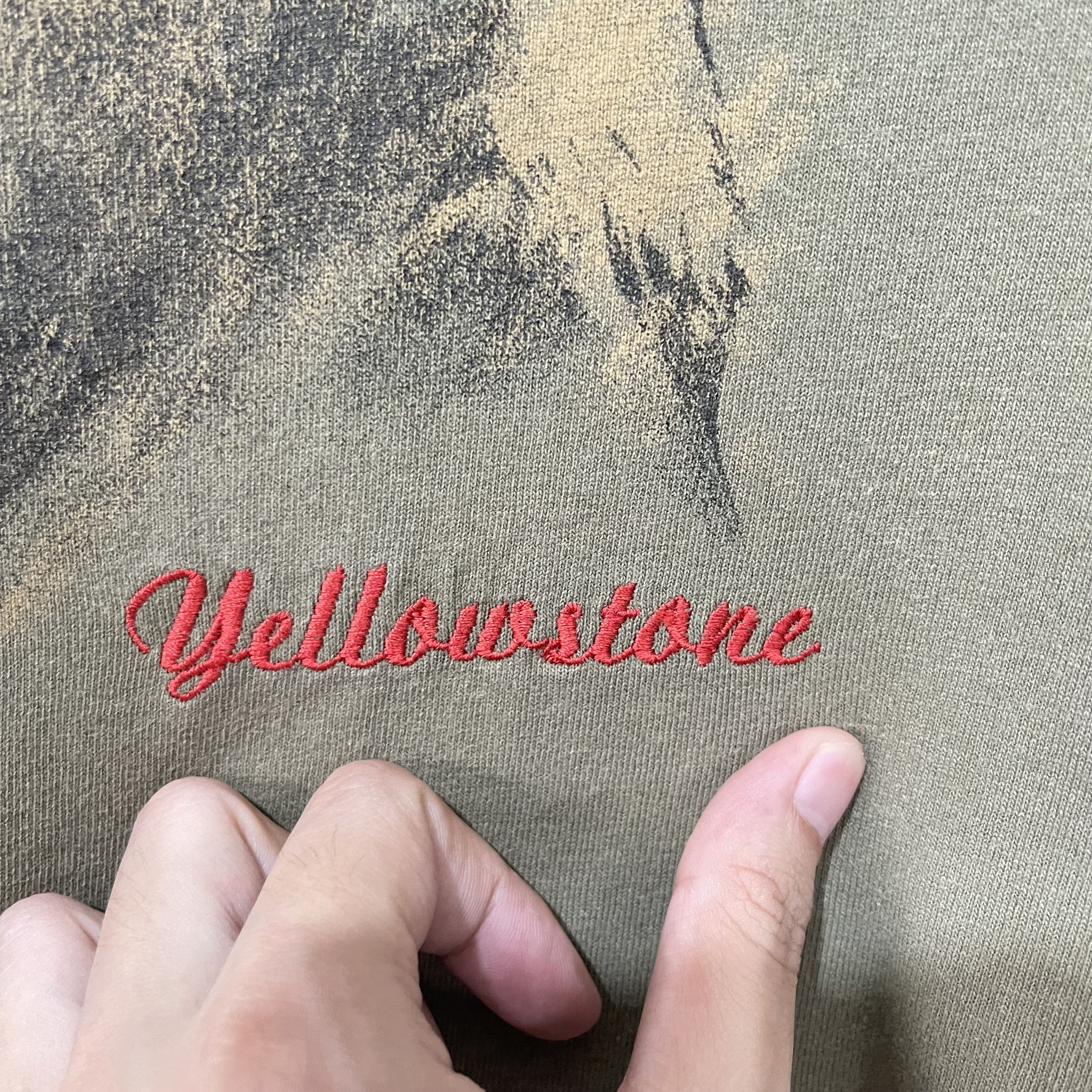 Vintage Vintage 90s Yellowstone Bear T-Shirt Size US L / EU 52-54 / 3 - 3 Thumbnail