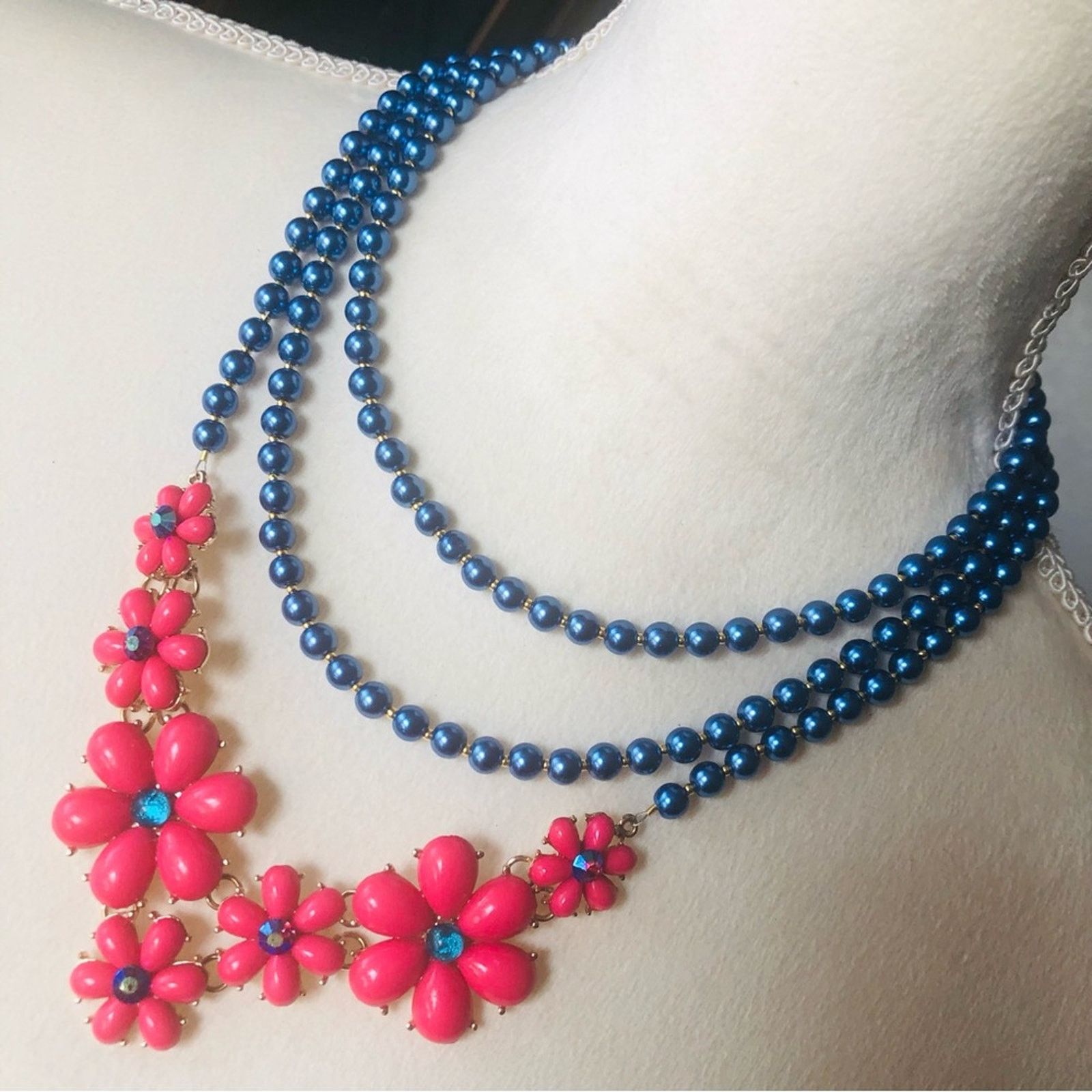 Handmade Handcrafted repurpose bubblegum floral Pearl necklace Size ONE SIZE - 1 Thumbnail