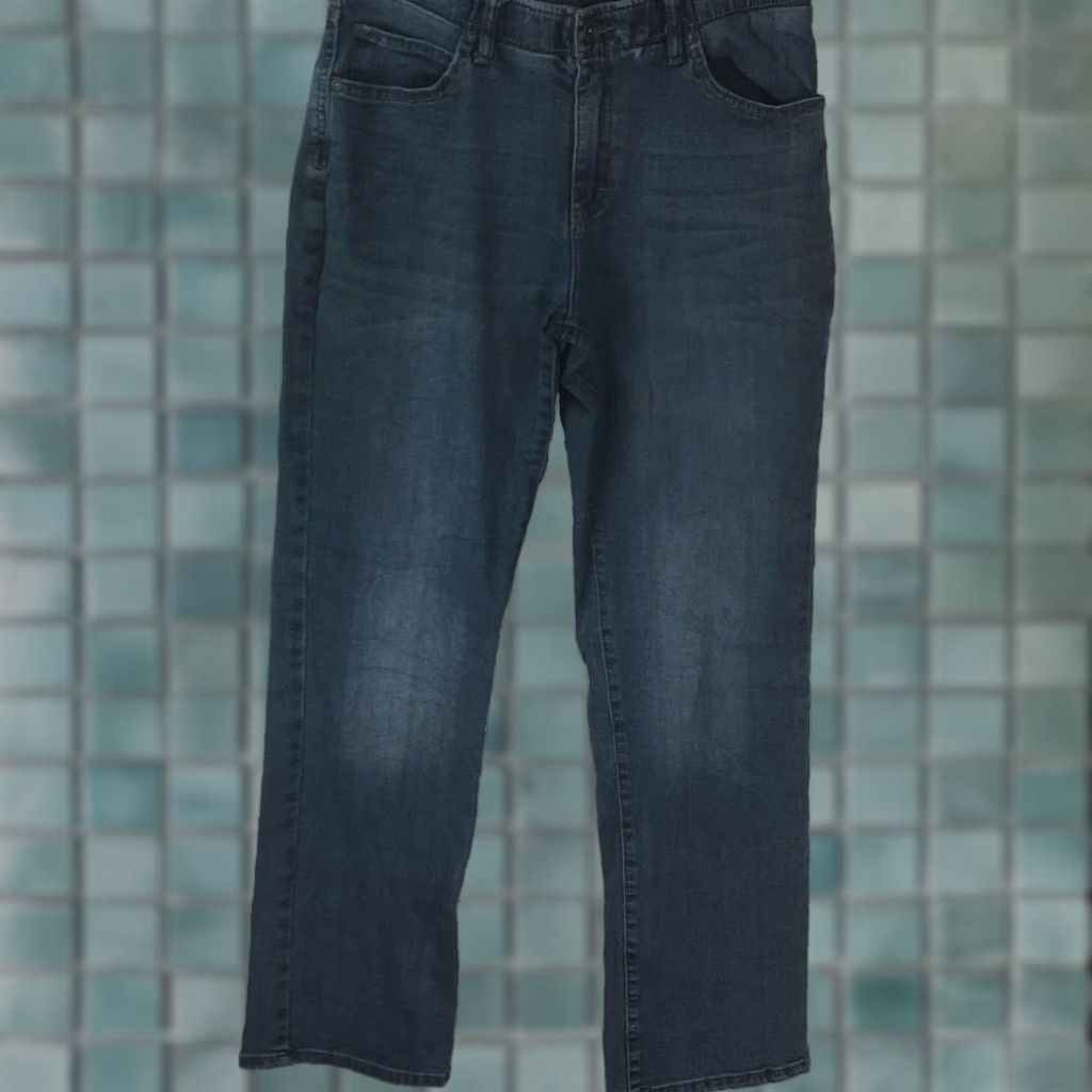 Lee Lee Womens X Treme Denim Jeans 18 Comfort Straight Mid Rise Stretch Blue 32x32 Regular Jeans Womens 18 Blue Lee X Treme Denim Jeans Size 40" / US 18 - 1 Thumbnail