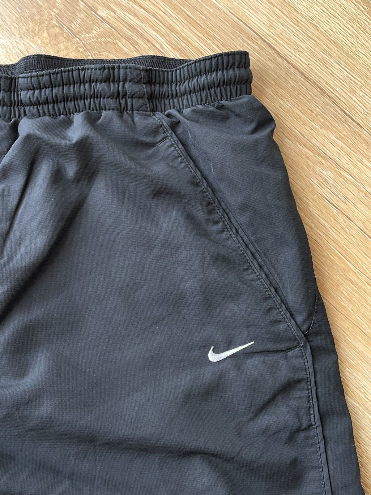 Nike Vintage Nike Swoosh Baggy Parachute Track Pants Size L Size US 34 / EU 50 - 9 Thumbnail