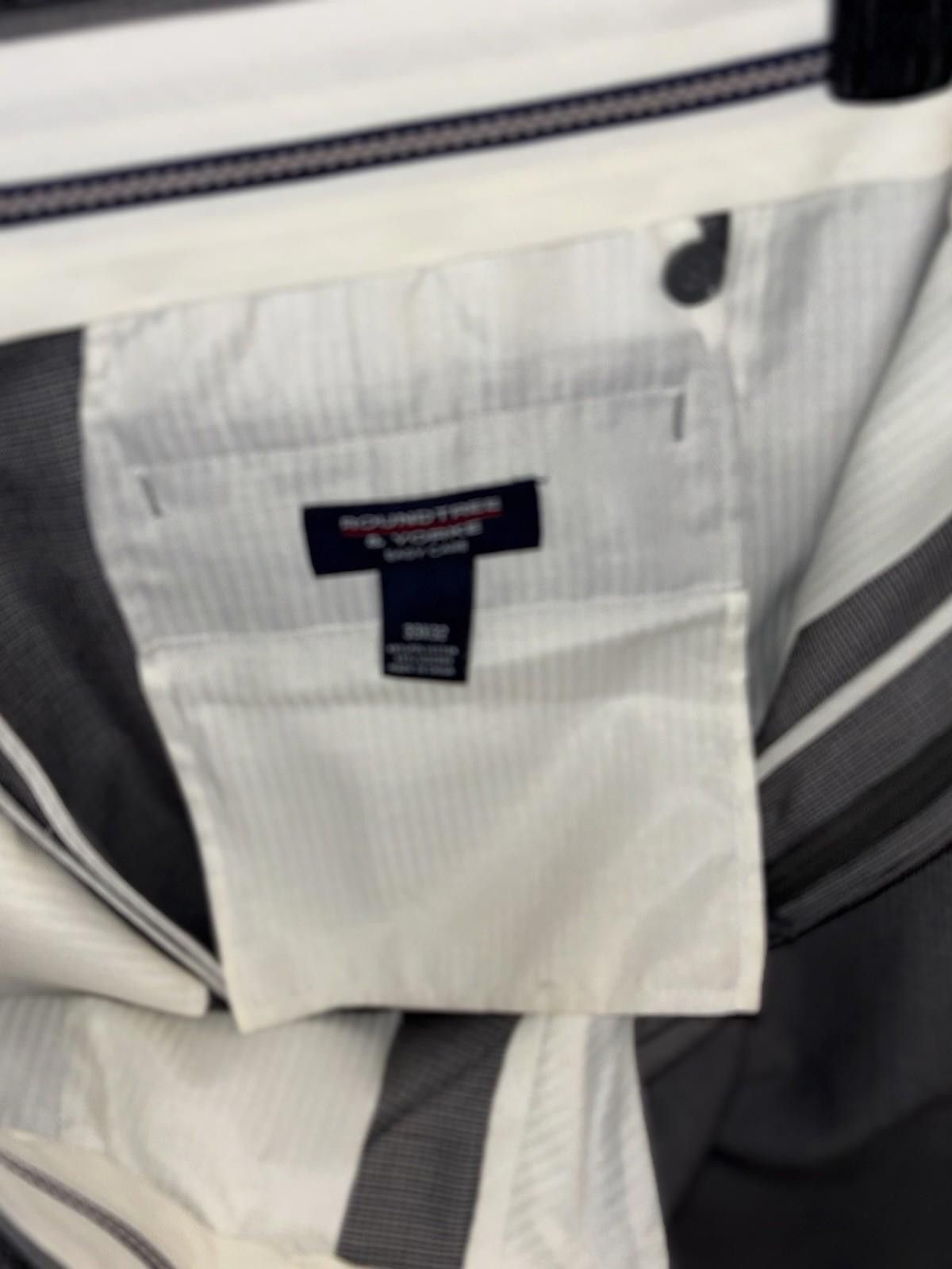 Roundtree & Yorke Roundtree & Yorke Gray Check Pleated Dress Pants 33x32 Poly Size US 33 - 3 Thumbnail
