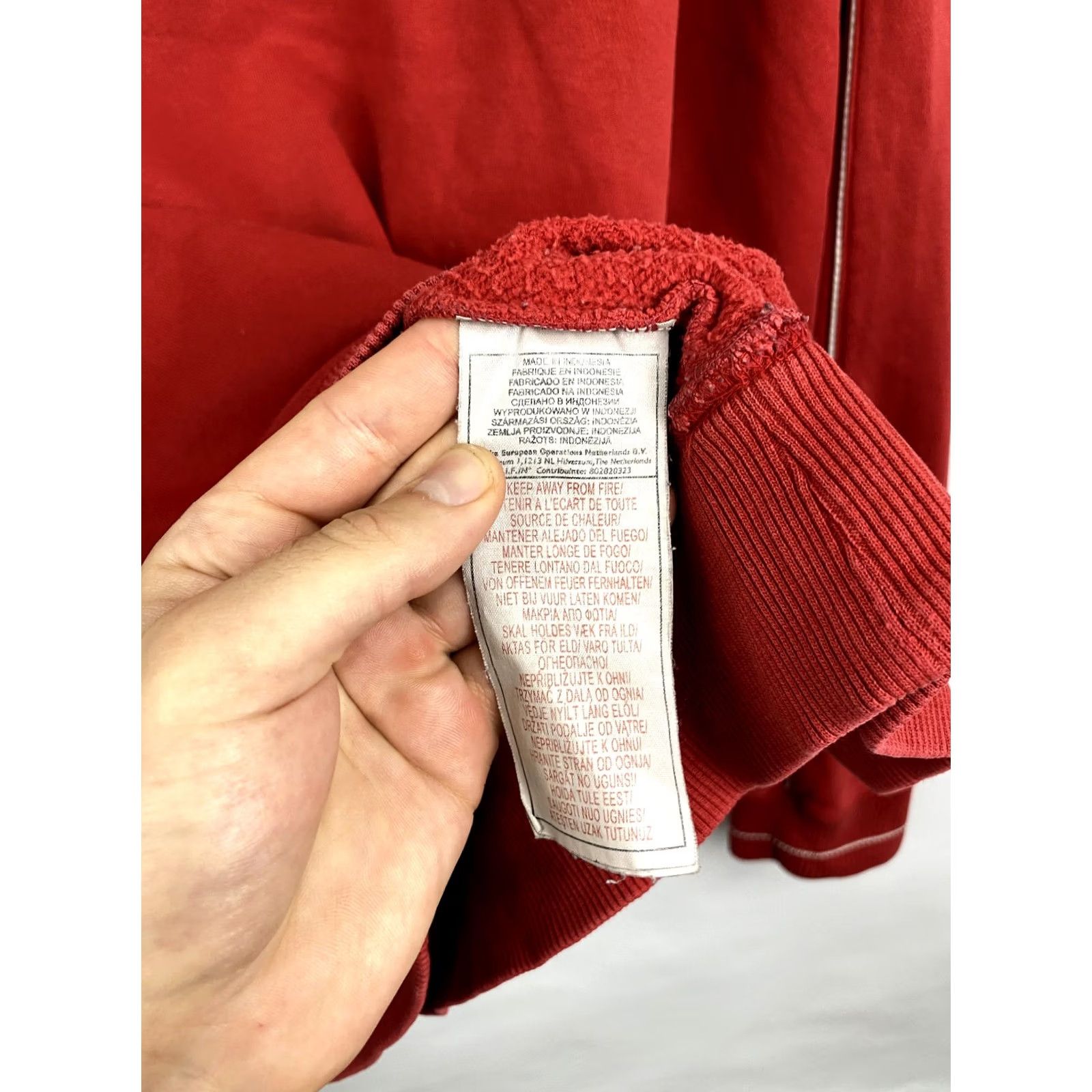 Nike VINTAGE Nike Sweatshirt 90s red L Men Pullover Comfort Fit 62cm Chest 68cm Length 53cm Shoulders 63cm Girls Mens Boys Womens Size US L / EU 52-54 / 3 - 7 Thumbnail