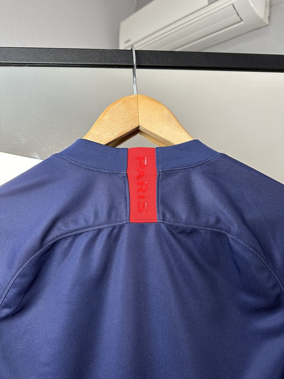 Vintage Vintage Nike PSG 2019/20 Home Jersey Paris Saint Germain Size US S / EU 44-46 / 1 - 5 Thumbnail