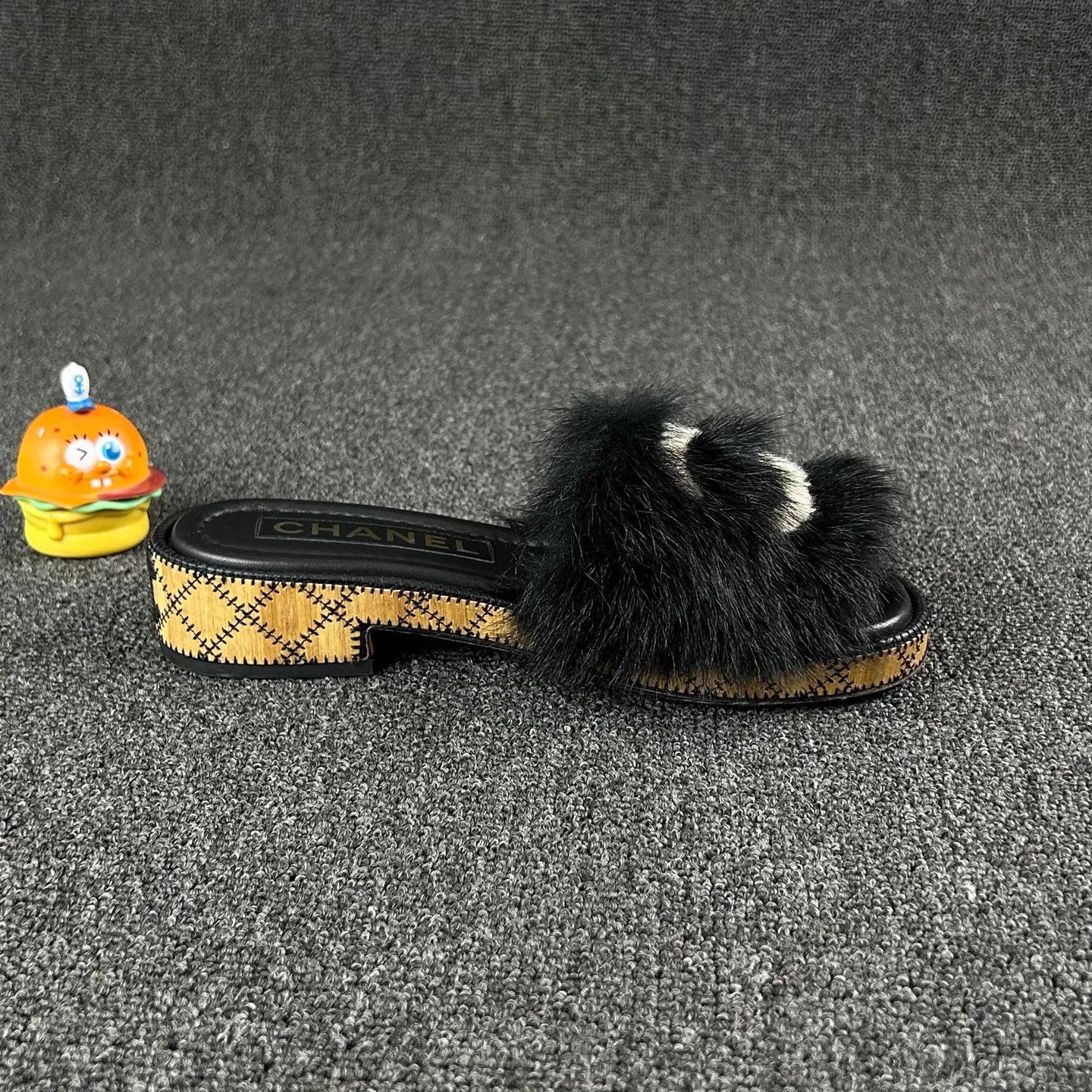 Chanel Chanel Black Fur Slippers Size 36 Size US 5.5 / IT 35.5 - 4 Thumbnail
