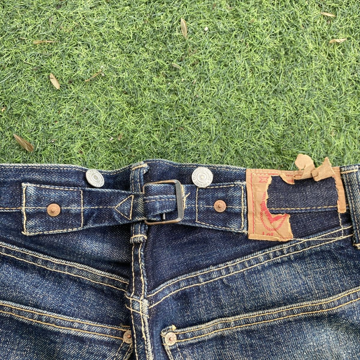 Denime VINTAGE DENIME SELVEDGE BUCKLE BACK DISTRESSED JEANS Size US 29 - 11 Thumbnail
