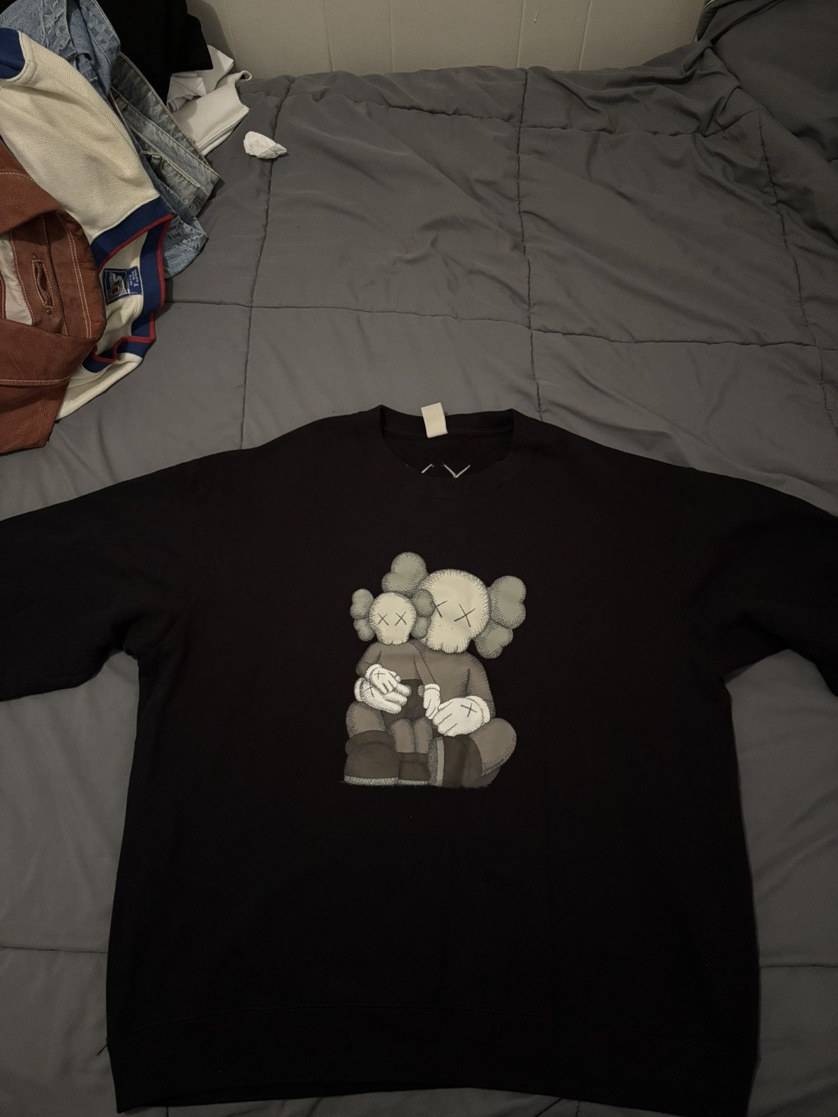 Kaws × Uniqlo Kaws Crewneck Sweater Size US XL / EU 56 / 4 - 1 Thumbnail