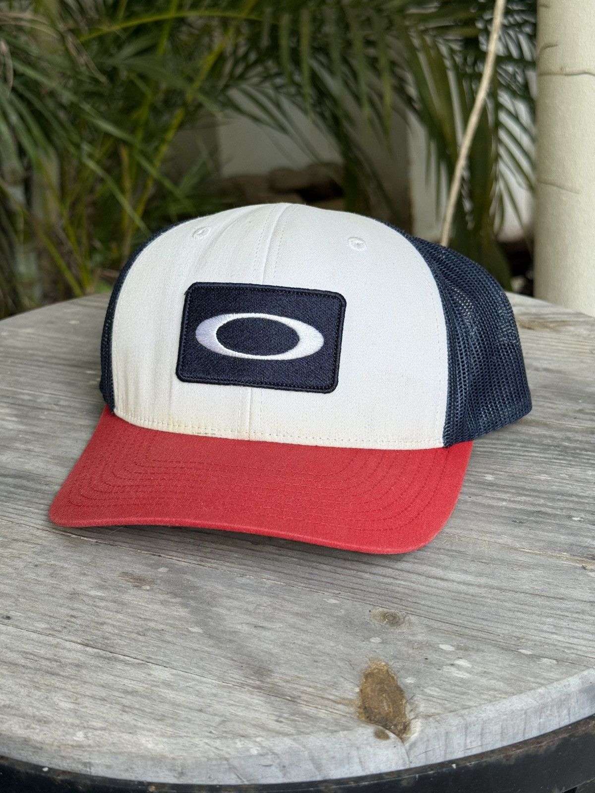 Vintage Y2K Oakley Trucker USA Gorp Satisfy Hiking