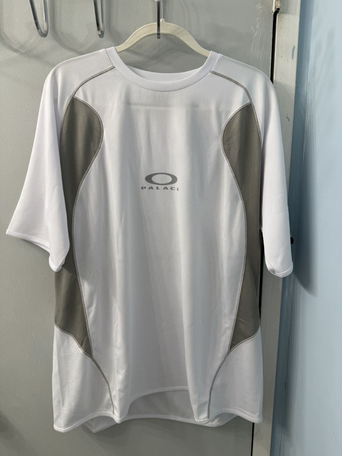 Palace x Oakley | Grailed