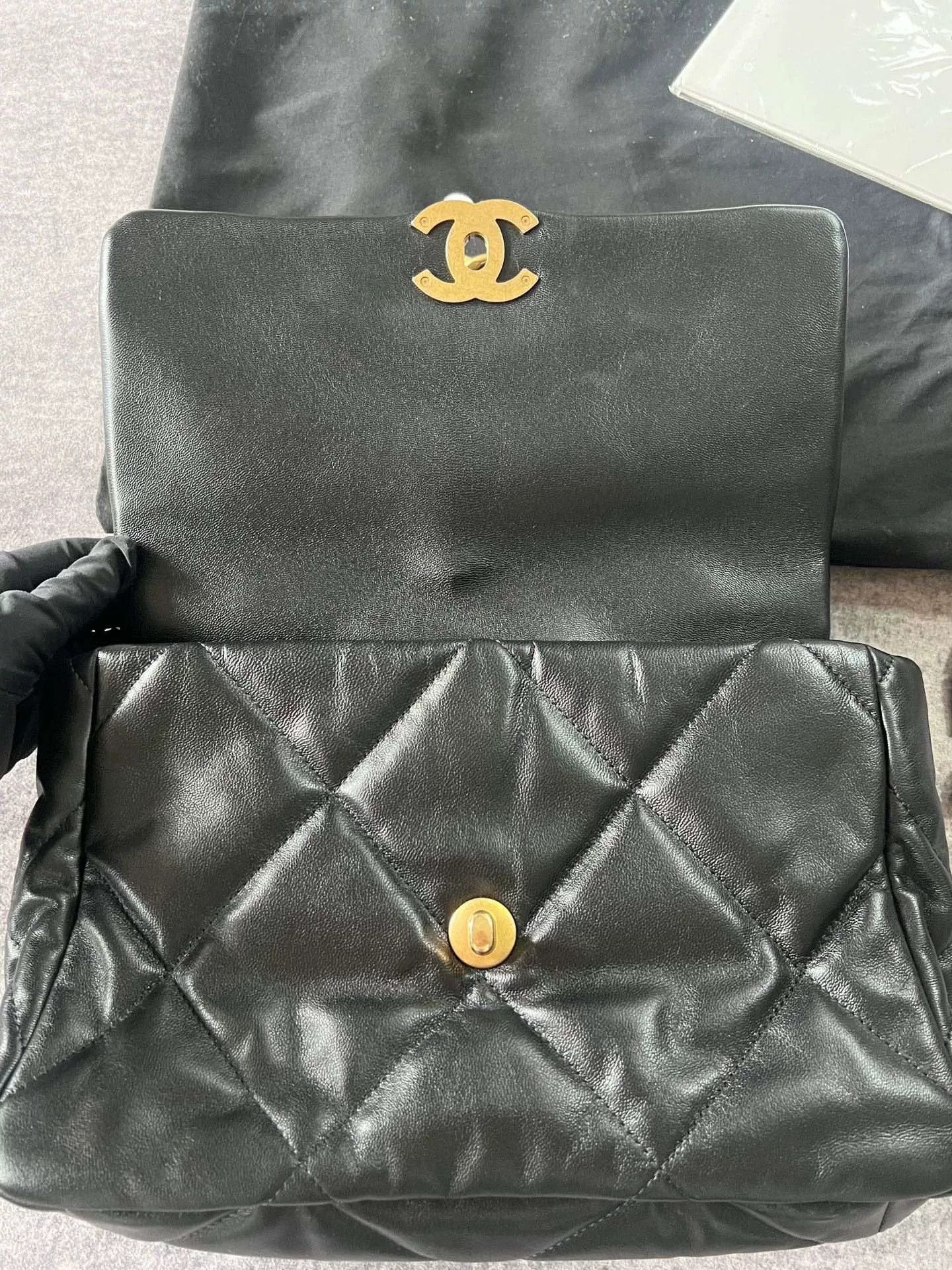 Chanel Chanel 19 Bag Black Gold Chain Size ONE SIZE - 9 Thumbnail