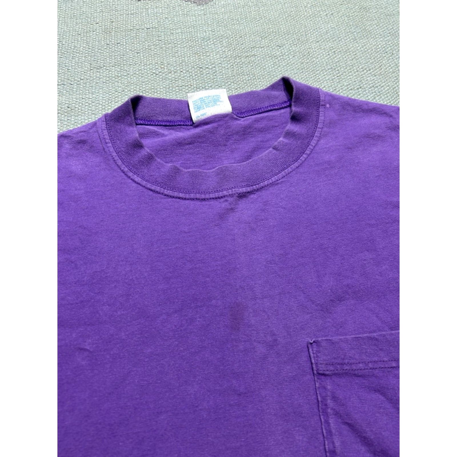 Vintage VINTAGE 90s Cheetah Pocket T Shirt Purple Plum Cotton USA Made Large Mens T-Shirt Sportswear 90s Size US L / EU 52-54 / 3 - 3 Thumbnail