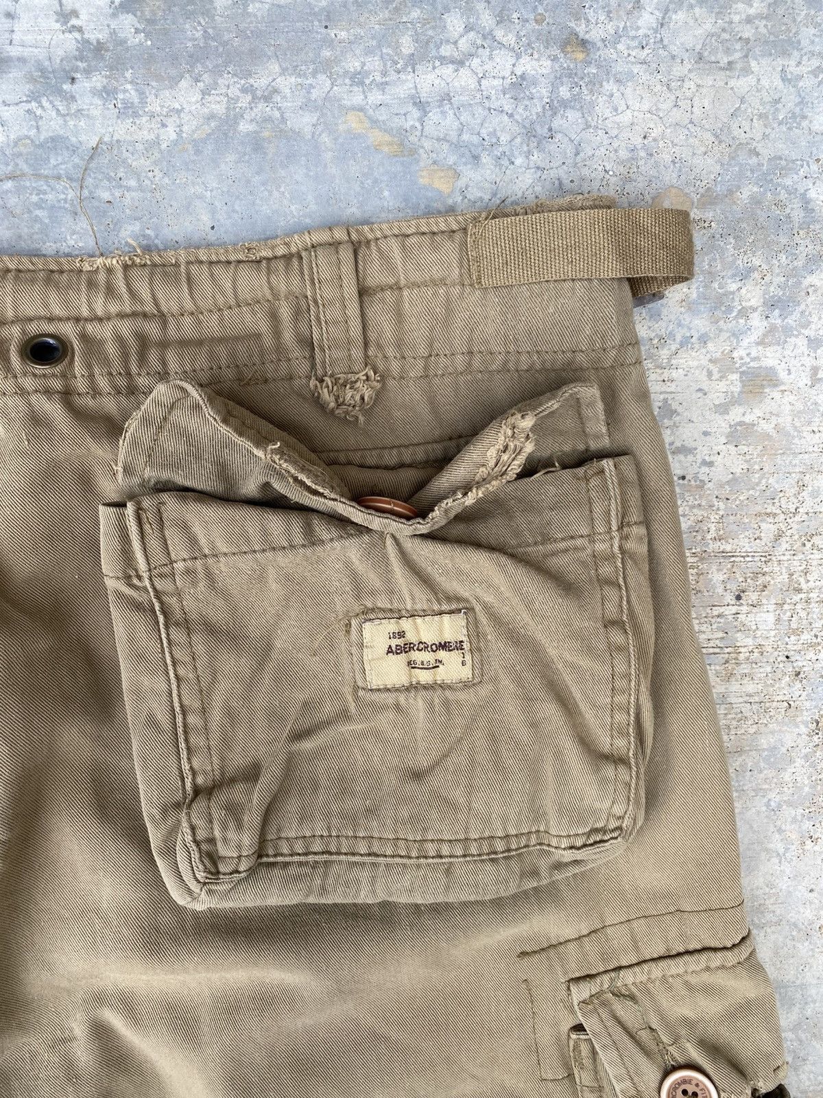Abercrombie & Fitch Distressed Abercrombie baggy M65 cargo pants Size US 34 / EU 50 - 7 Thumbnail