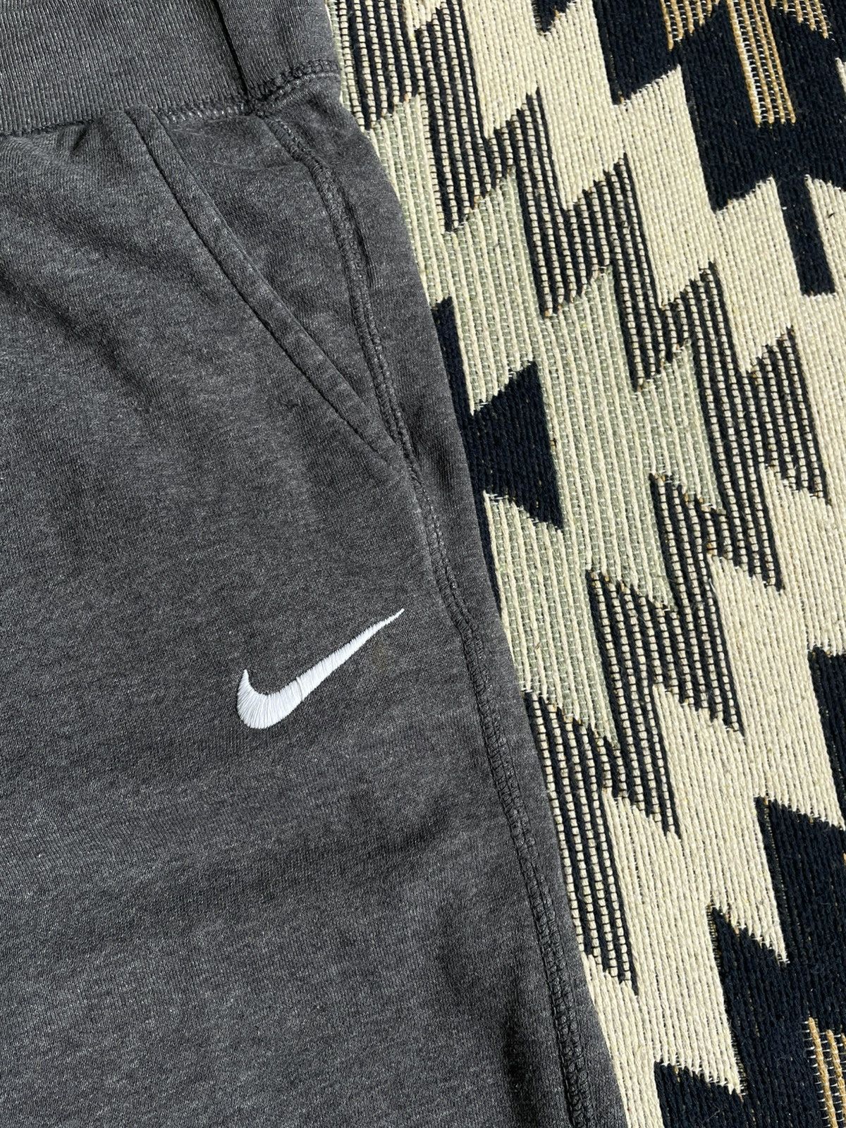 Vintage Vintage Nike Swoosh Baggy Y2K Sweatpants Size US 34 / EU 50 - 5 Thumbnail