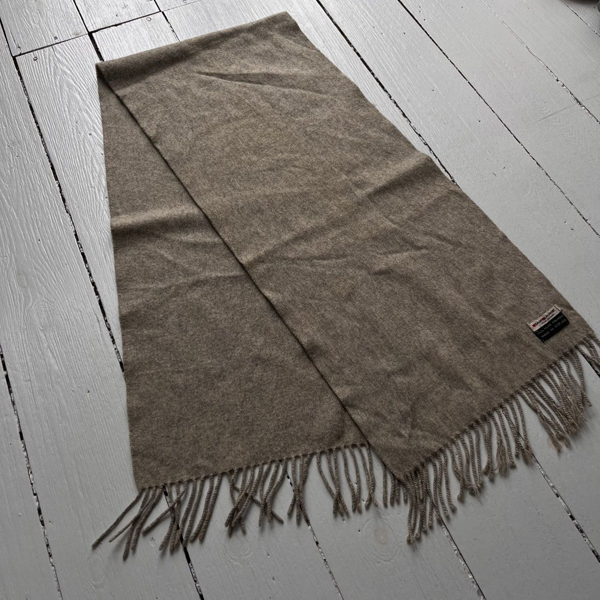 Saint Laurent Paris Yves Saint Laurent Rive Gauche 100% Cashmere Scarf Size ONE SIZE - 4 Thumbnail