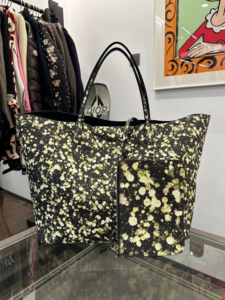 Givenchy Givenchy Green All-over Print Flower Mother-and-child Tote Size ONE SIZE - 1 Thumbnail