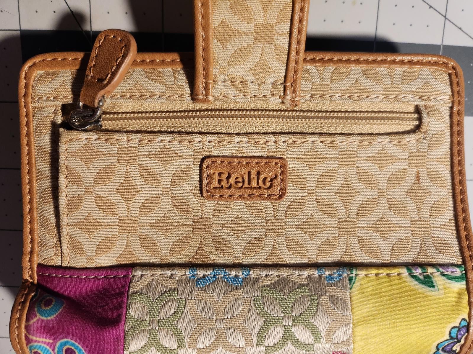 Relic Relic colorful patchwork bifold wallet, snap closure, NWOT Size ONE SIZE - 2 Thumbnail