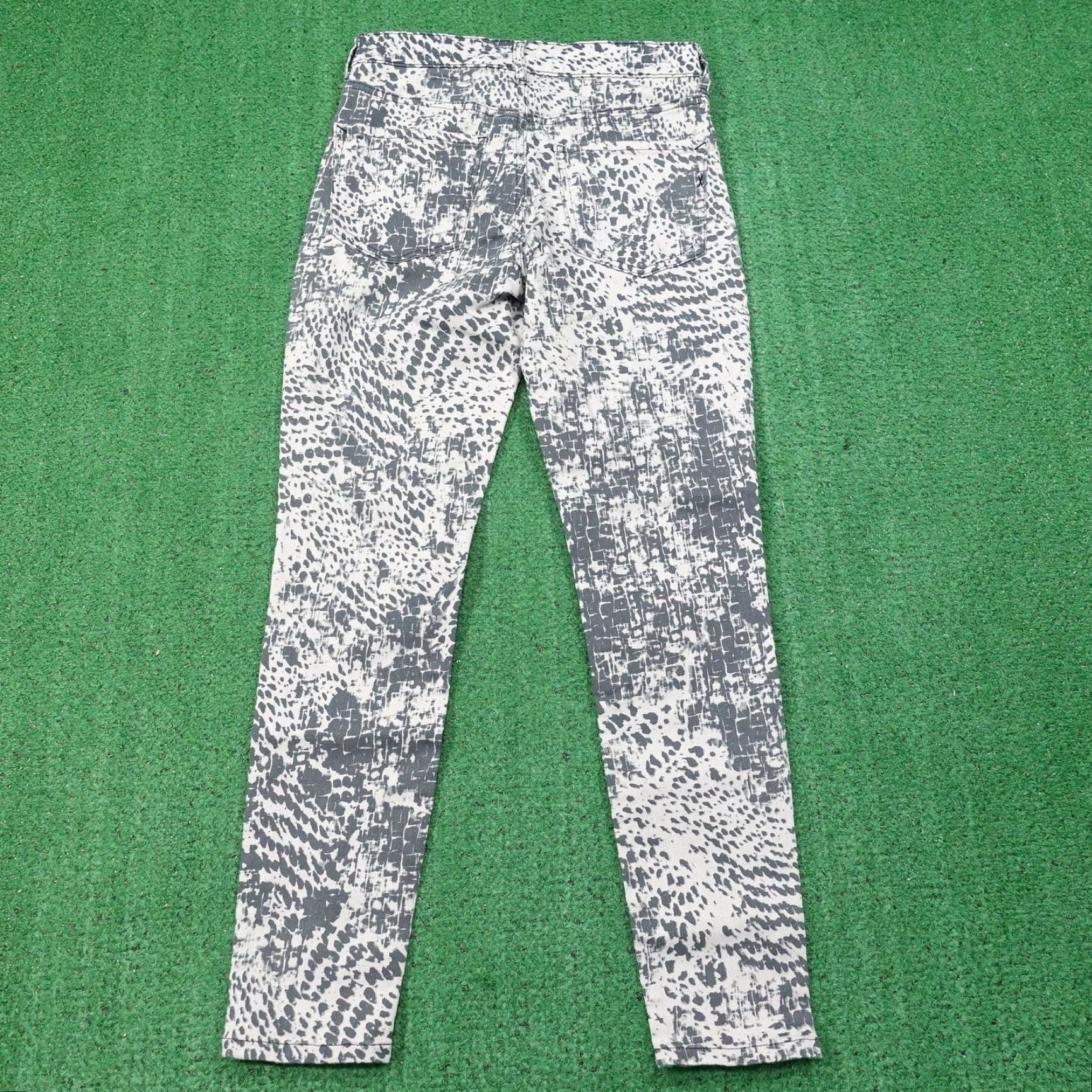Express VINTAGE? No. Express Jeans Women 2R Gray White High Rise Skinny Stretch Leopard Print Denim Size 26" / US 2 / IT 38 - 7 Thumbnail