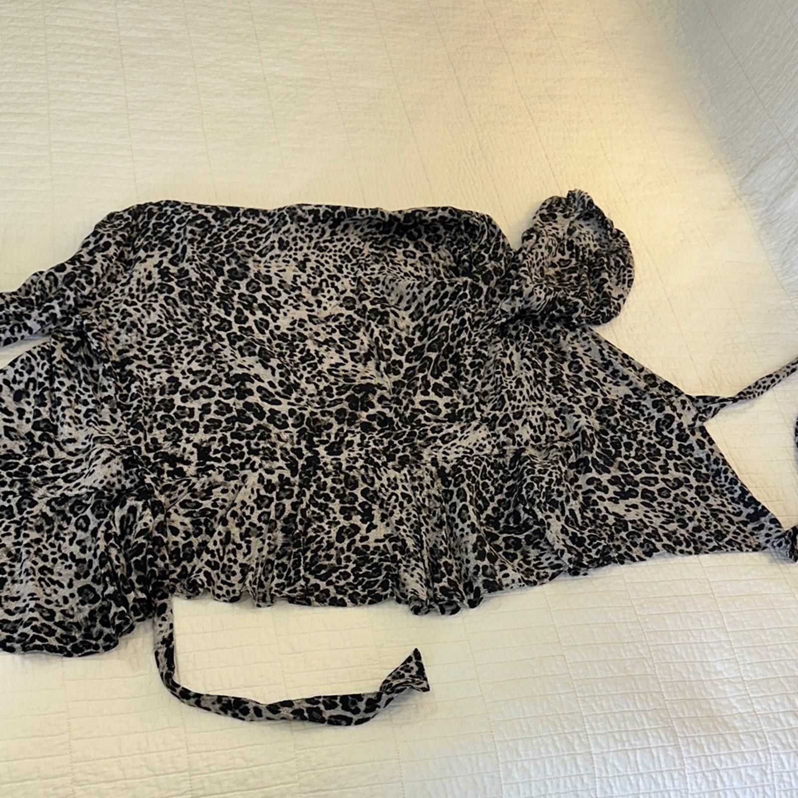 Banana Republic BANANA REPUBLIC Small Wrap Top EUC 3/4 Sleeve Leopard Print Size S / US 4 / IT 40 - 3 Thumbnail