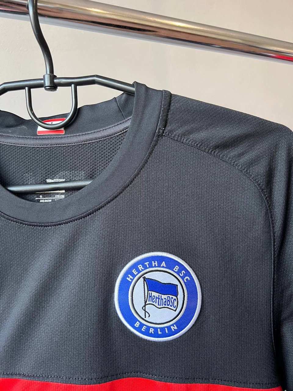 Nike 2008 HERTHA BERLIN #11 VORONIN AWAY SOCCER FOOTBALL JERSEY S Size US S / EU 44-46 / 1 - 8 Thumbnail