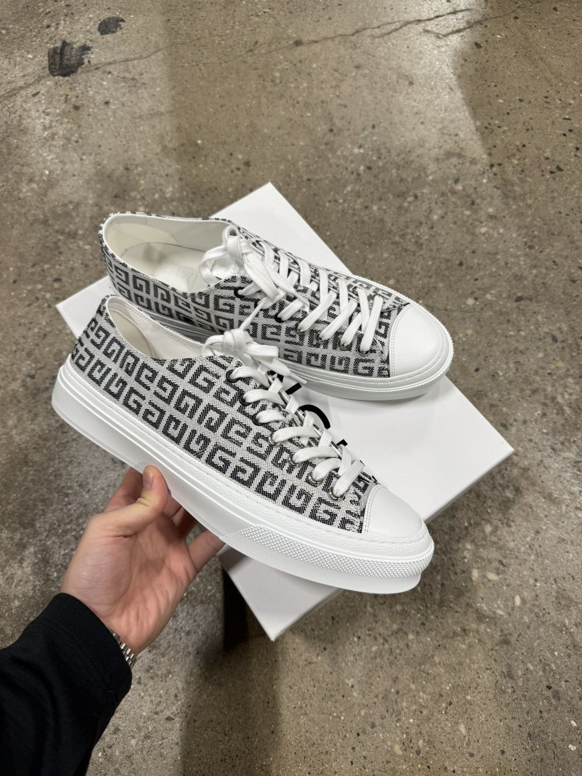 Givenchy Givenchy City Low Top Sneaker NEW 750$ Size US 12 / EU 45 - 1 Thumbnail