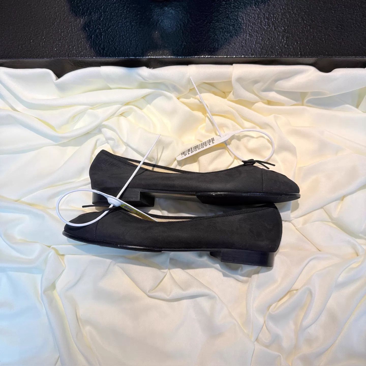 Chanel CHANEL Black CC Embroidered Flat Shoe EU 36 New Size US 5.5 / IT 35.5 - 5 Thumbnail