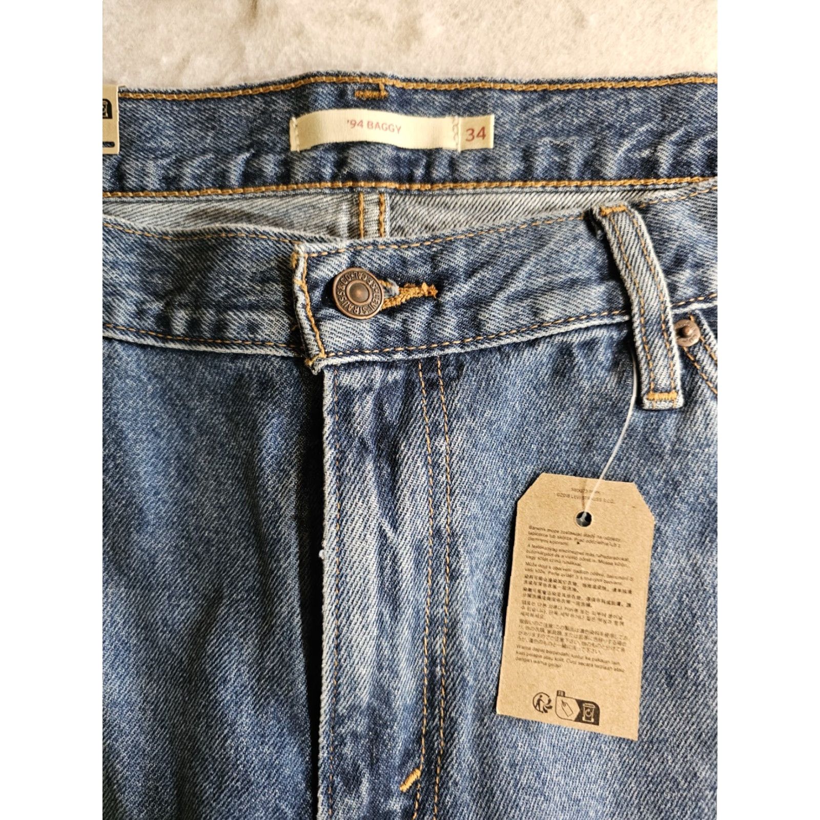 Levi's VINTAGE NWT Levi's 94 Baggy Straight Leg Mid Rise Women's 34x31 Jeans Size ONE SIZE - 6 Thumbnail