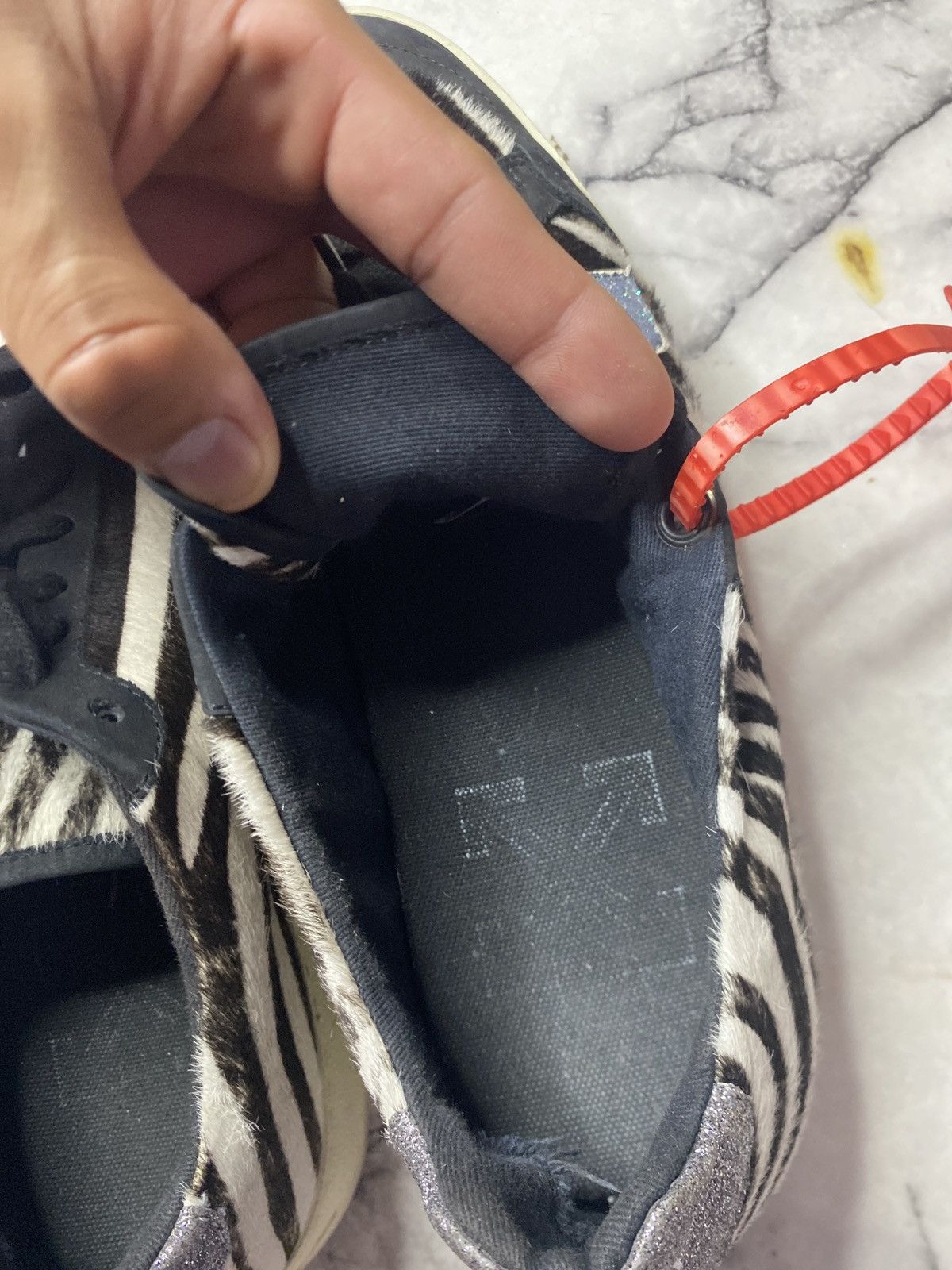 Off-White Off white vulcanized zebra/glitter Size US 9 / IT 39 - 11 Thumbnail