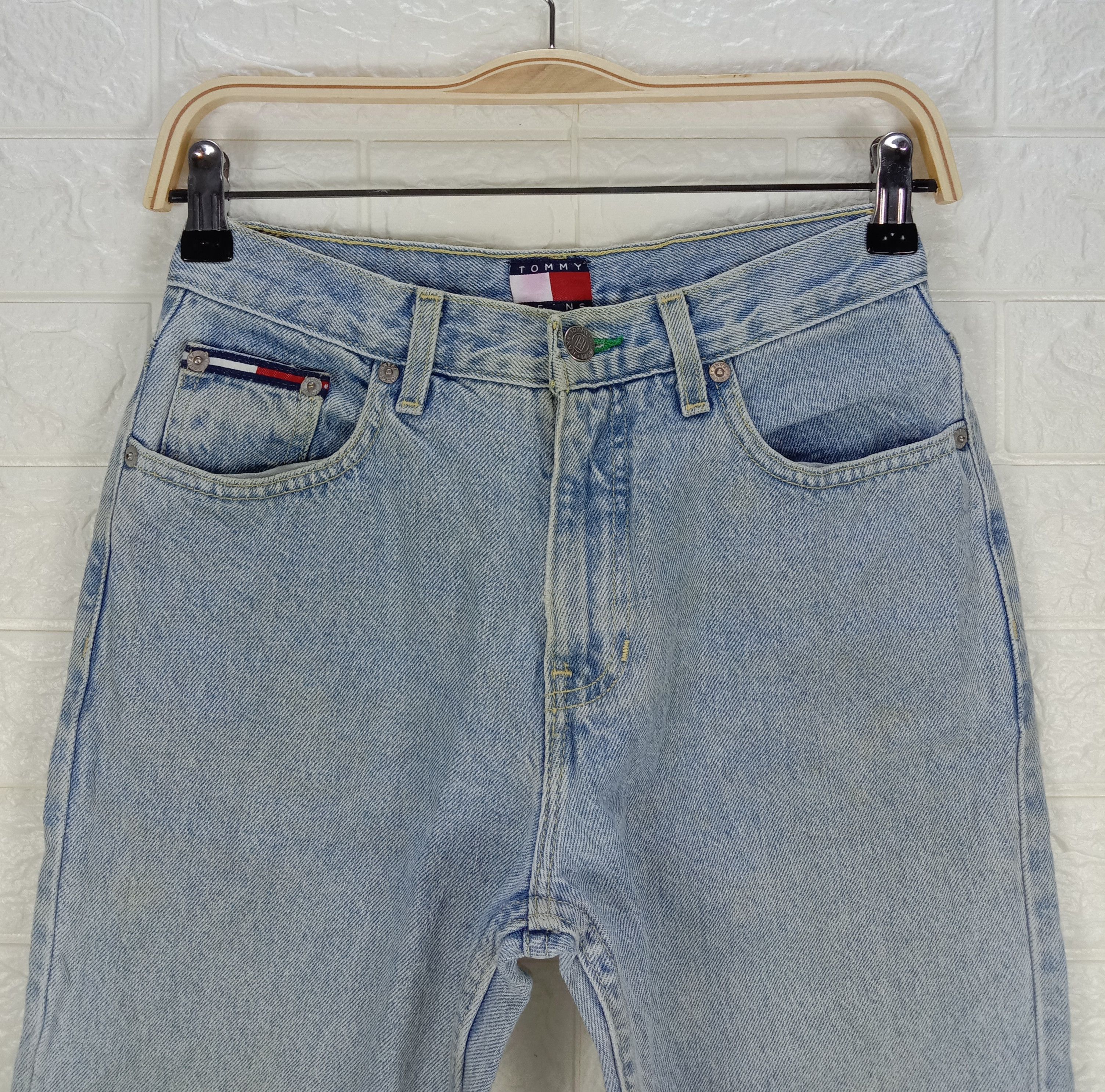 Tommy Hilfiger Vintage 90s Tommy Hilfiger Classic Light Wash Jeans Size 26" / US 2 / IT 38 - 2 Thumbnail