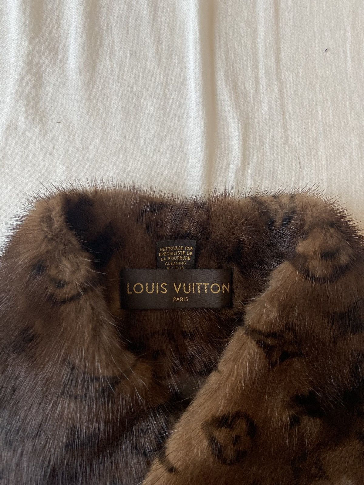 Louis Vuitton Louis Vuitton 2015 Monogram Mink Stole Size ONE SIZE - 8 Thumbnail