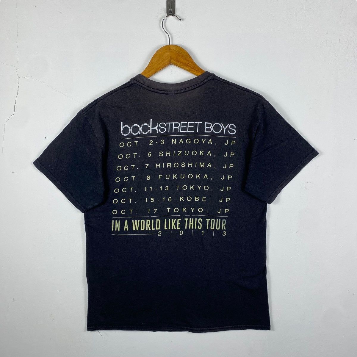 Band Tees Vintage Back Street Boys In A World Like This Tour 2013 Size US M / EU 48-50 / 2 - 4 Thumbnail