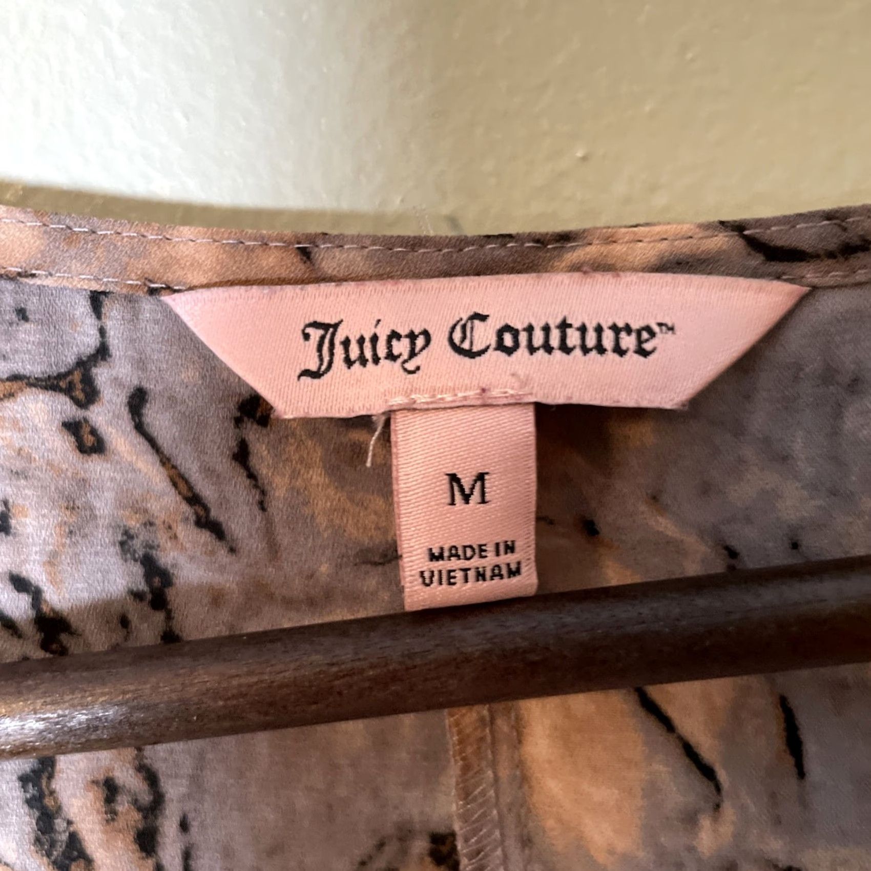 Juicy Couture Juicy Couture Blouse Womens M Multicolor Camouflage V-Neck Short Sleeve Pullover Casual Party/Cocktail Size M / US 6-8 / IT 42-44 - 3 Thumbnail