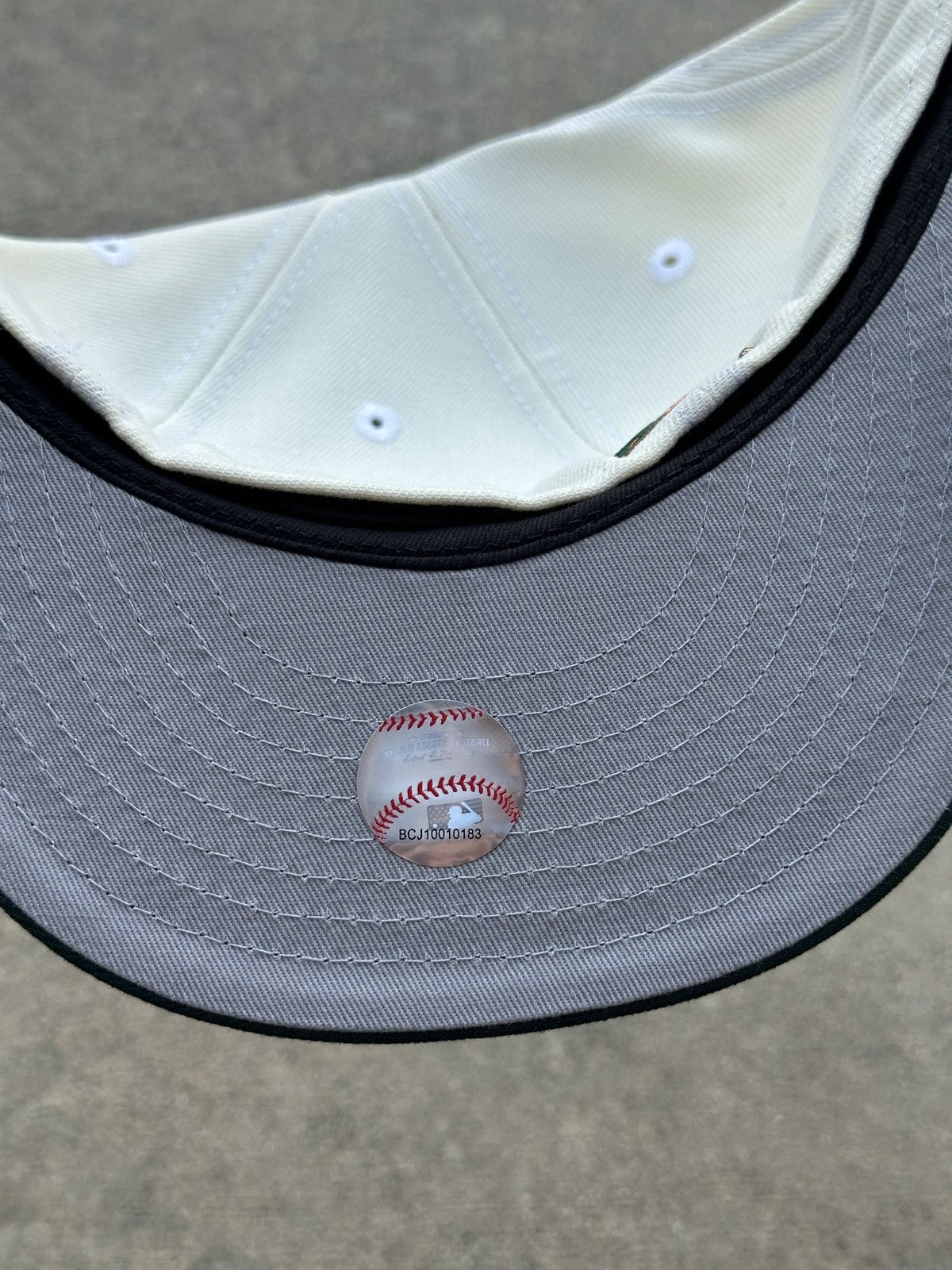 MLB × New Era Chicago White Sox Chrome White Two Tone Fitted Hat 7 1/4 Size ONE SIZE - 3 Thumbnail