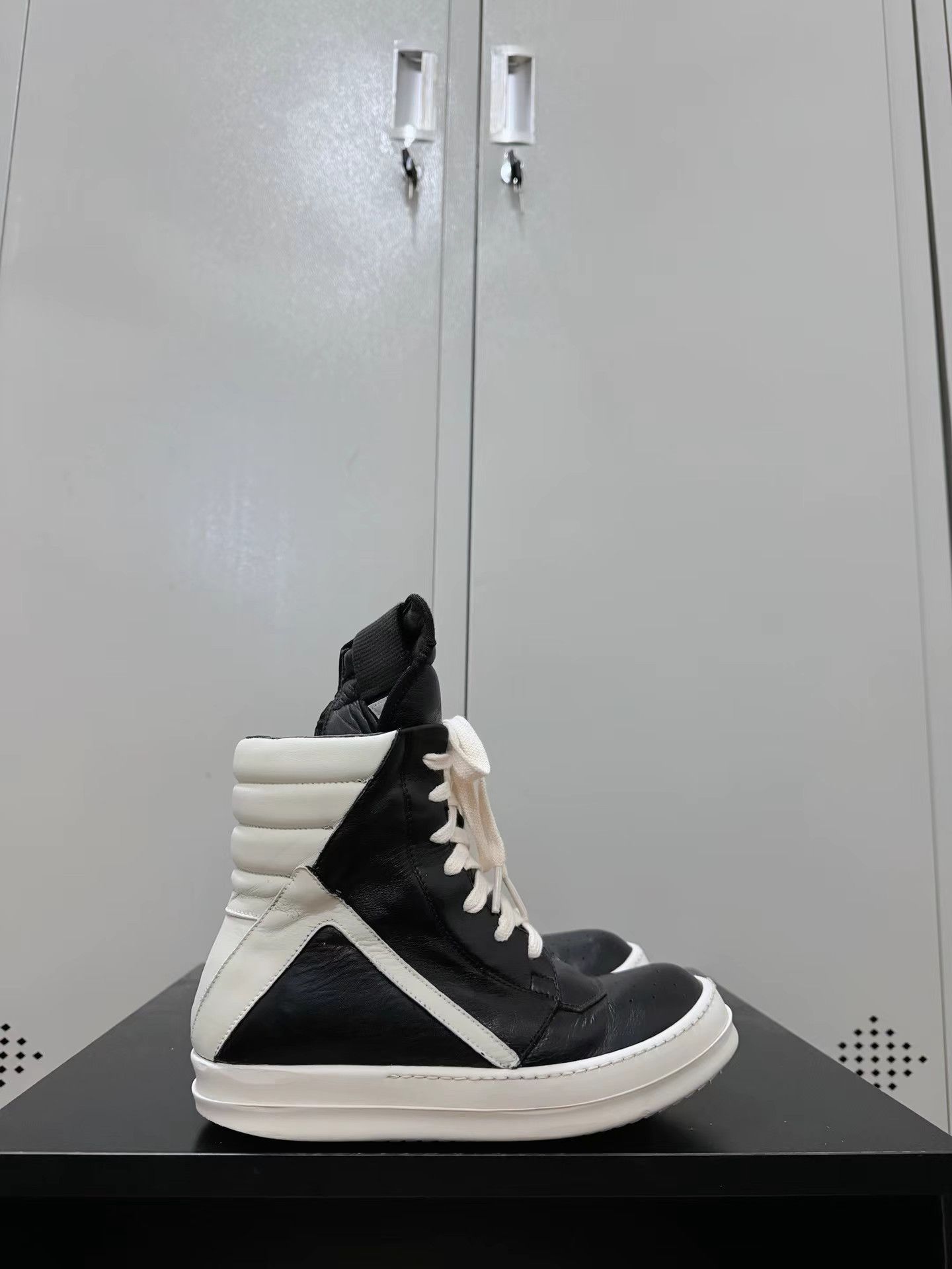 Rick Owens Rick Owens black and white reverse triangle sneakers Size US 5 / IT 35 - 7 Thumbnail