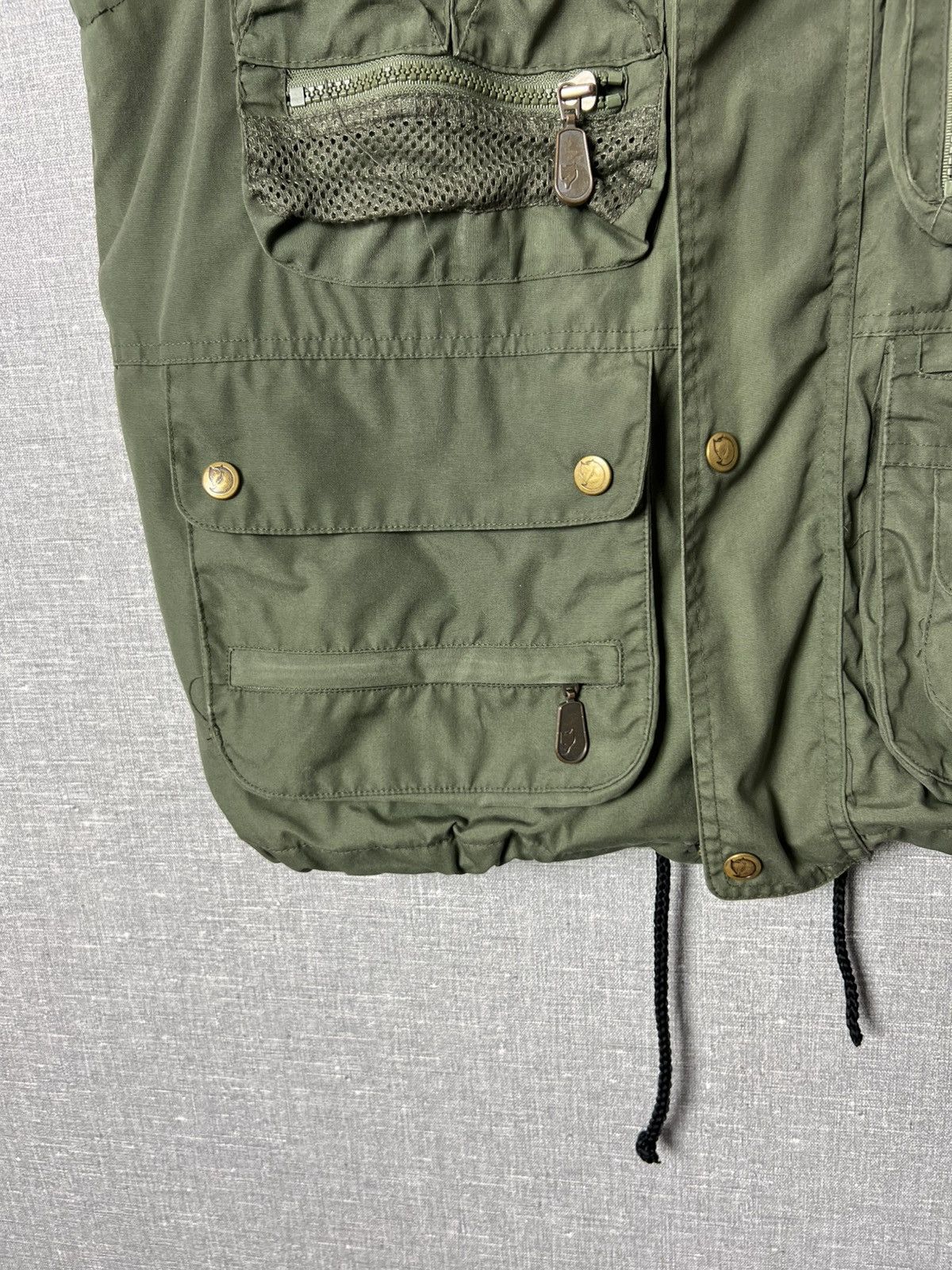 Fjallraven Vintage Rare Fjallraven Multi Pocket Men’s Vest Size M Size US M / EU 48-50 / 2 - 8 Thumbnail