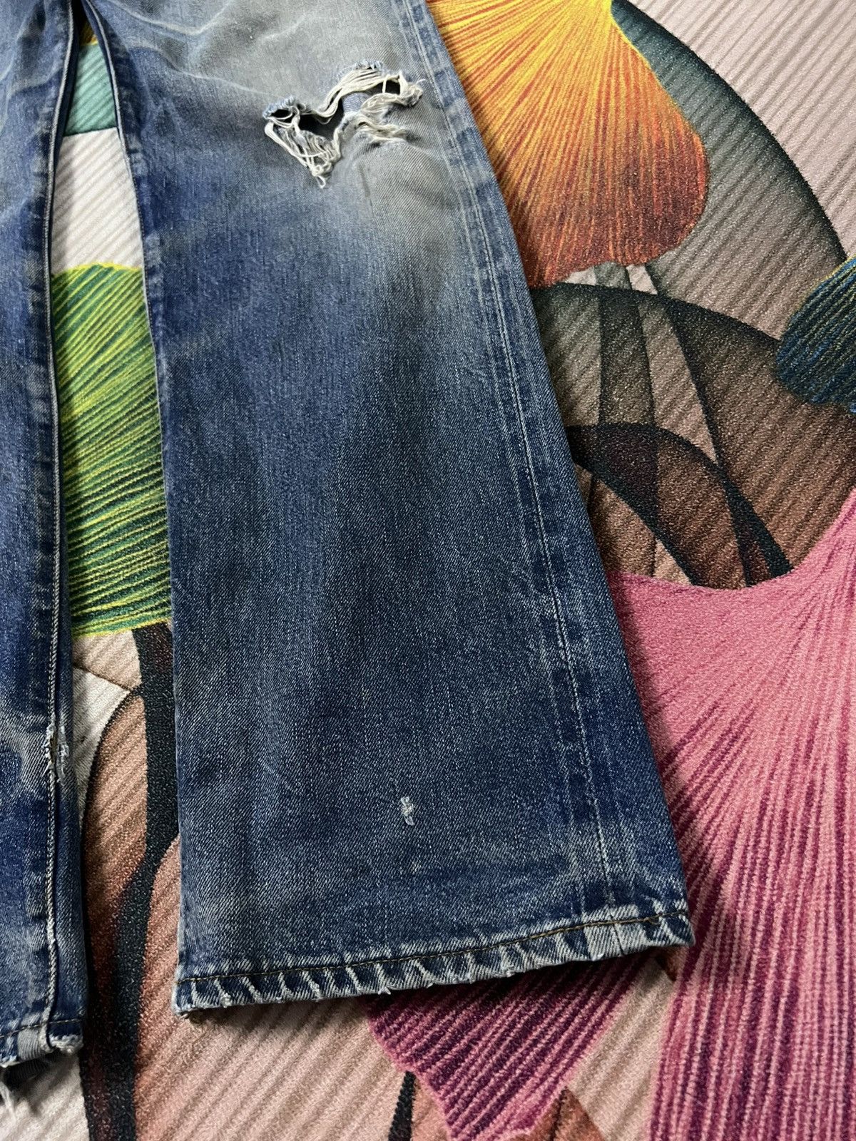 Levi's Vintage 1993 Levis 501 E Selvedge Distressed Ripped Jean Size US 29 - 5 Thumbnail