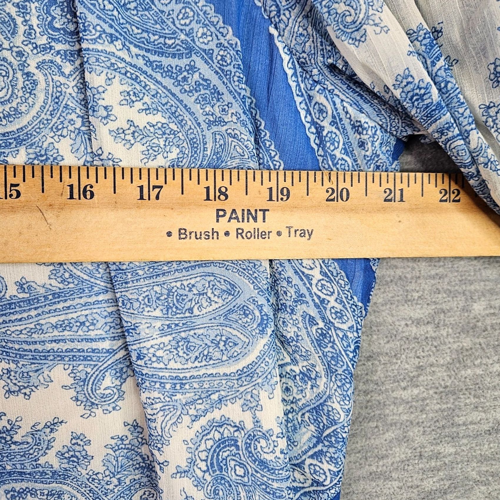 Vintage Cupcakes and Cashmere blouse Women's M Paisley Blue White V-Neck Long Sleeve Pullover Casual All Seasons Regular Size M Womens Size M / US 6-8 / IT 42-44 - 5 Thumbnail