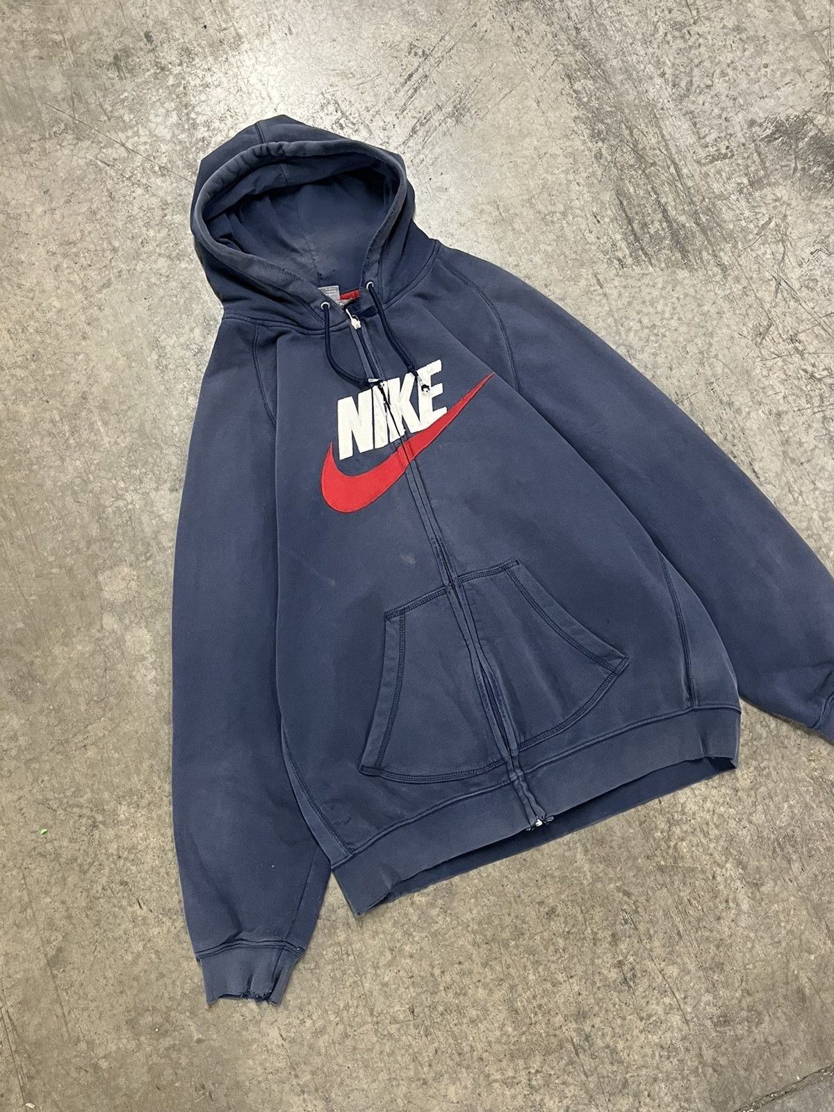 Nike × Vintage Nike y2k zip up hoodie boxy fit perfectly faded skater hype Size US XL / EU 56 / 4 - 1 Thumbnail
