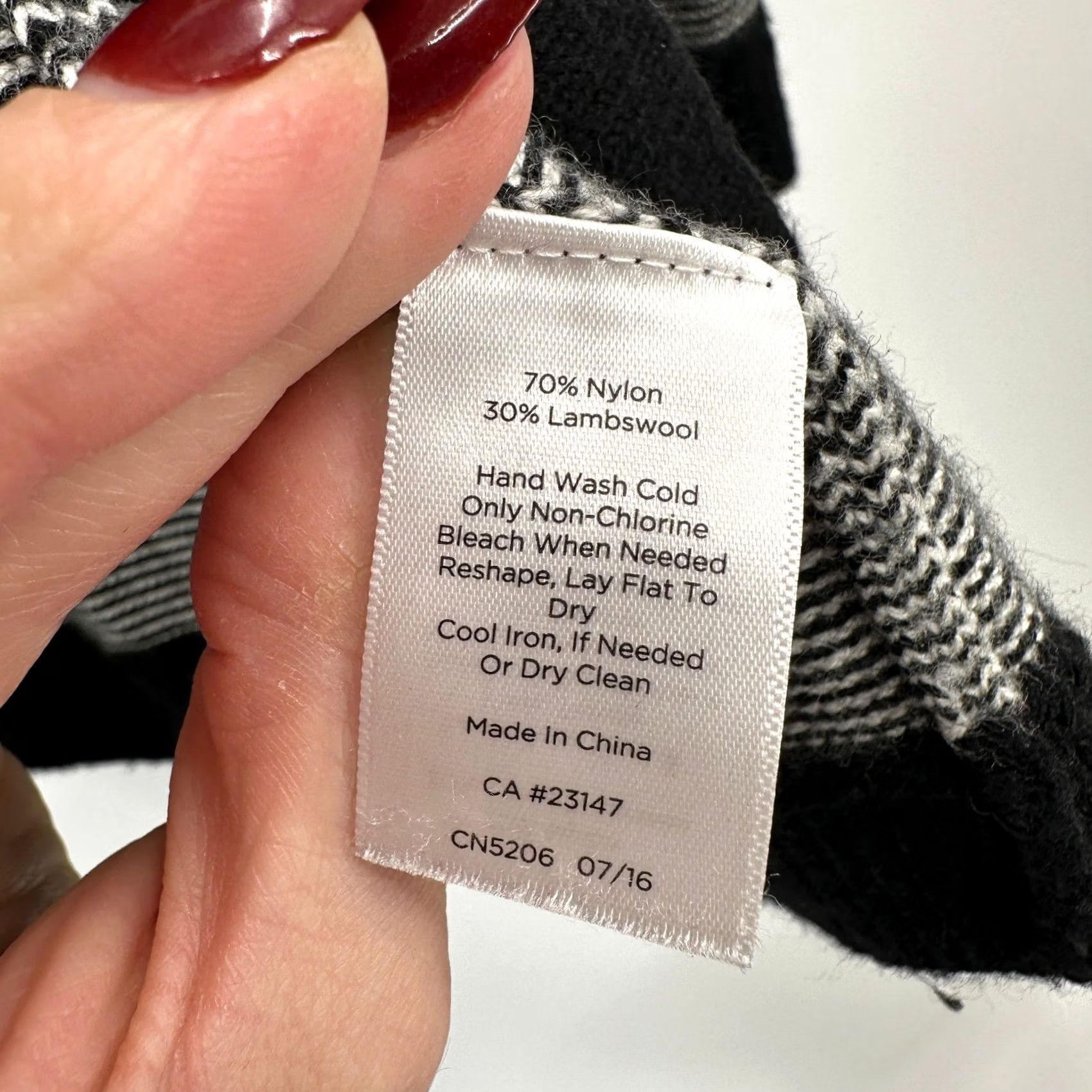 Talbots VINTAGE Talbots Black Fair Isle Geometric Shawl Collar Cardigan Lambswool Sweater XS Size XS / US 0-2 / IT 36-38 - 5 Thumbnail