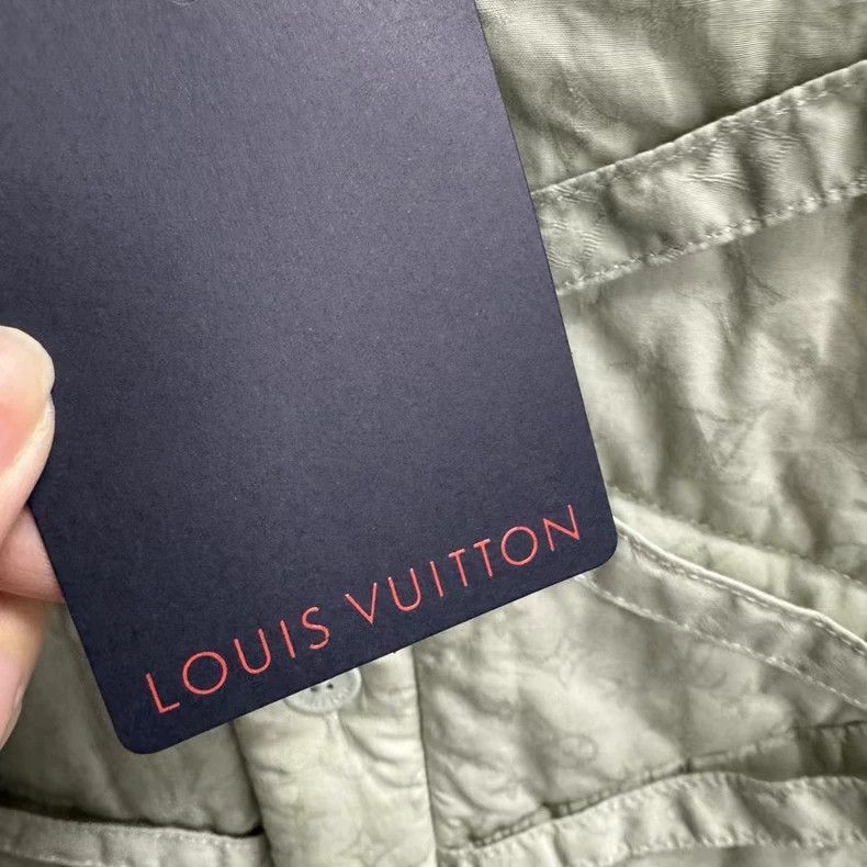 Louis Vuitton Louis Vuitton size 5l White and grey strap full printed lo Size US XXL / EU 58 / 5 - 3 Thumbnail