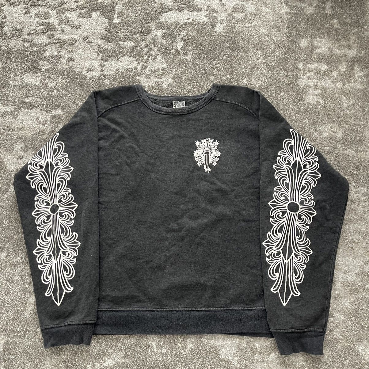 Chrome Hearts Vintage Floral Sleeve Dagger Crewneck Size US S / EU 44-46 / 1 - 1 Thumbnail