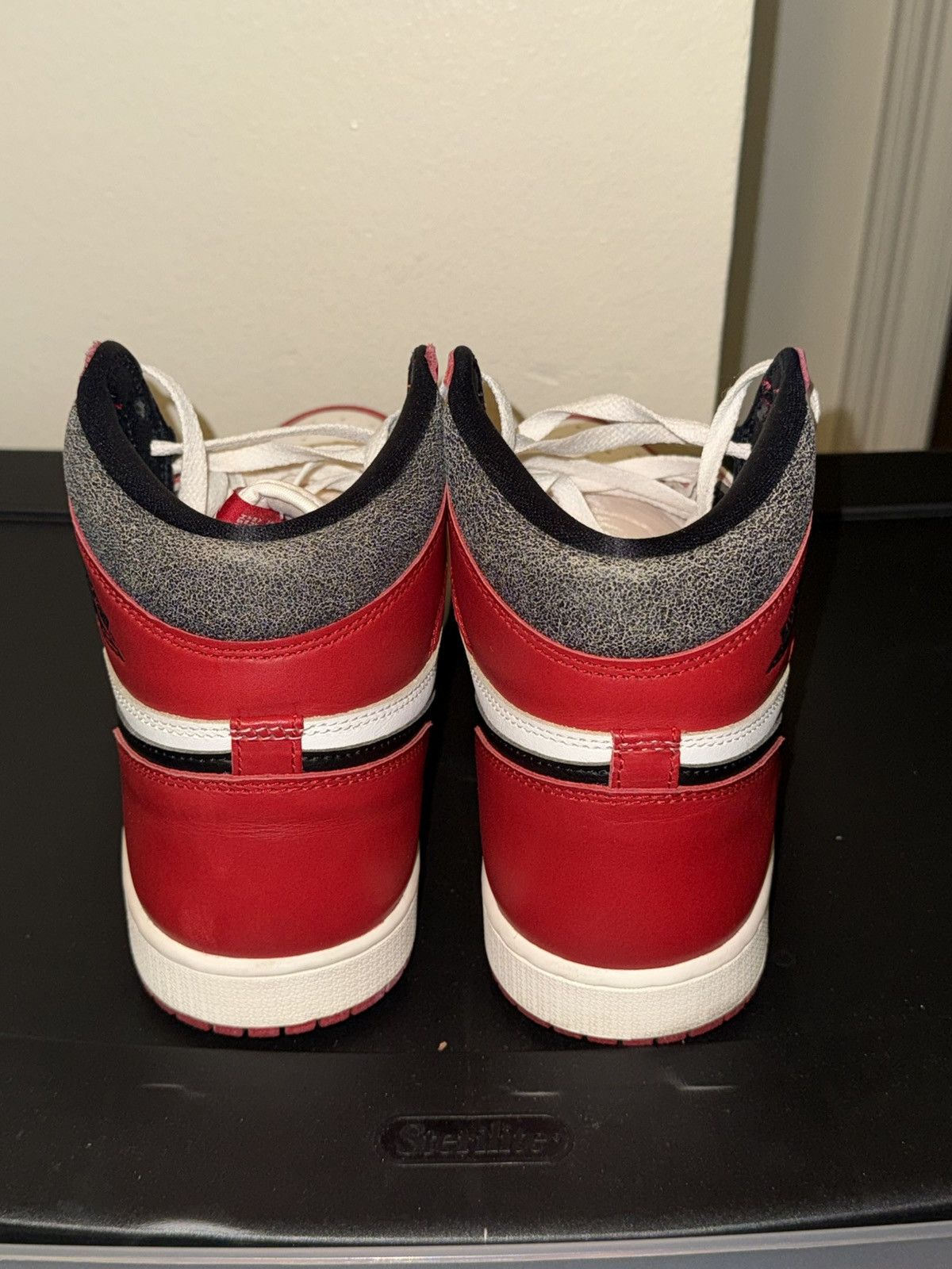 Jordan Brand Jordan 1 Chicago Lost and Found Size US 11 / EU 44 - 4 Thumbnail