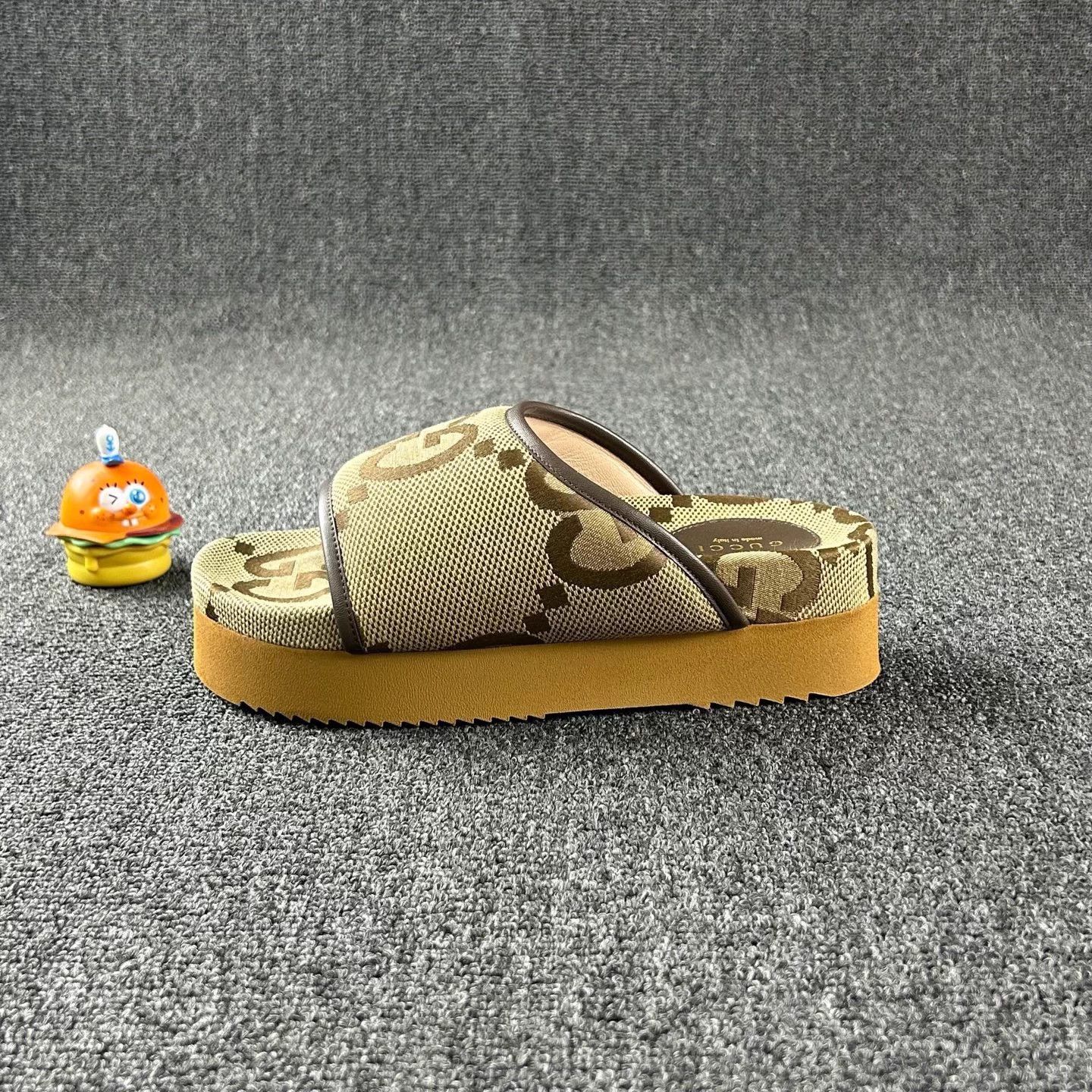 Gucci Gucci GG monogram slide slippers size 37 Size US 7 / IT 37 - 3 Thumbnail
