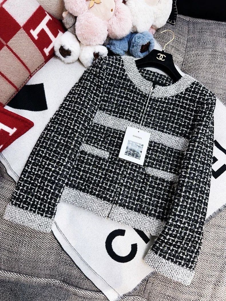 Chanel Chanel 17B series gray and white tweed jacket Size XS / US 0-2 / IT 36-38 - 1 Thumbnail