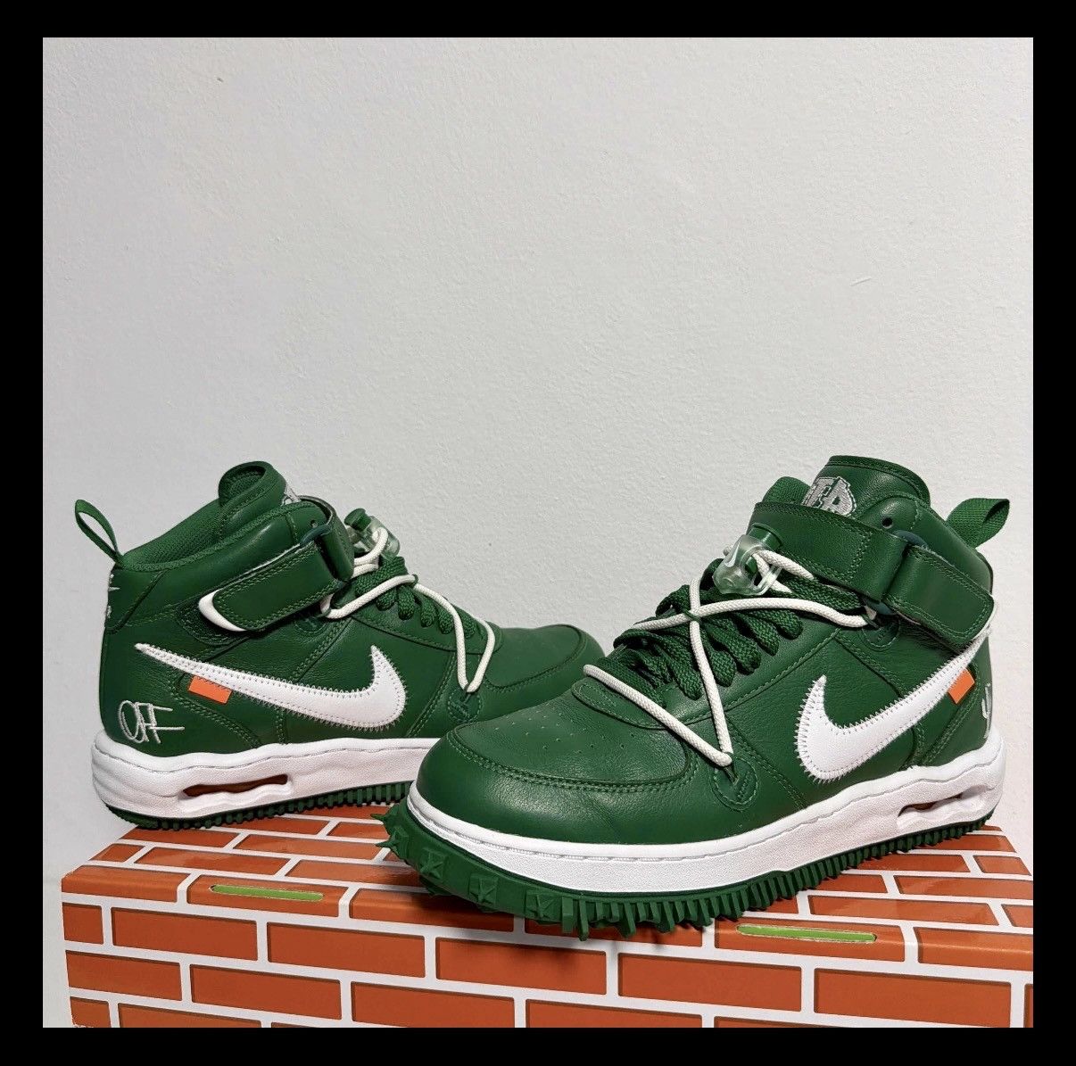 Nike × Off-White Off-White x Nike Air Force 1 Mid Pine Green Size US 8.5 / EU 41-42 - 1 Thumbnail
