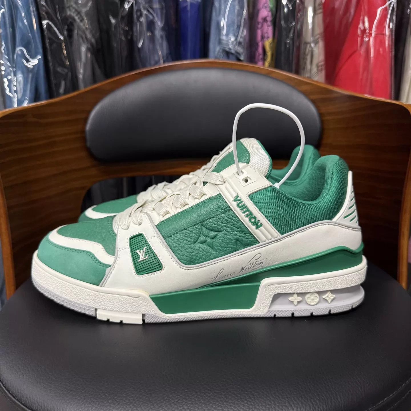 Louis Vuitton Louis Vuitton Trainer New White Green Embossed 8.5/42.5 Size US 9.5 / EU 42-43 - 6 Thumbnail