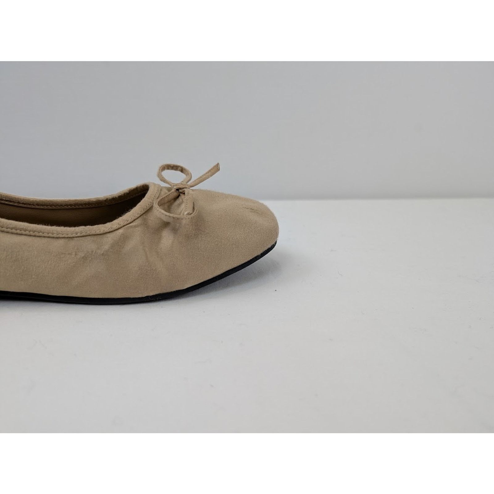 Balenciaga o1rshd1 Leopold Flat Satin Mule Shoe in Light Beige Size US 8 / EU 41 - 4 Thumbnail